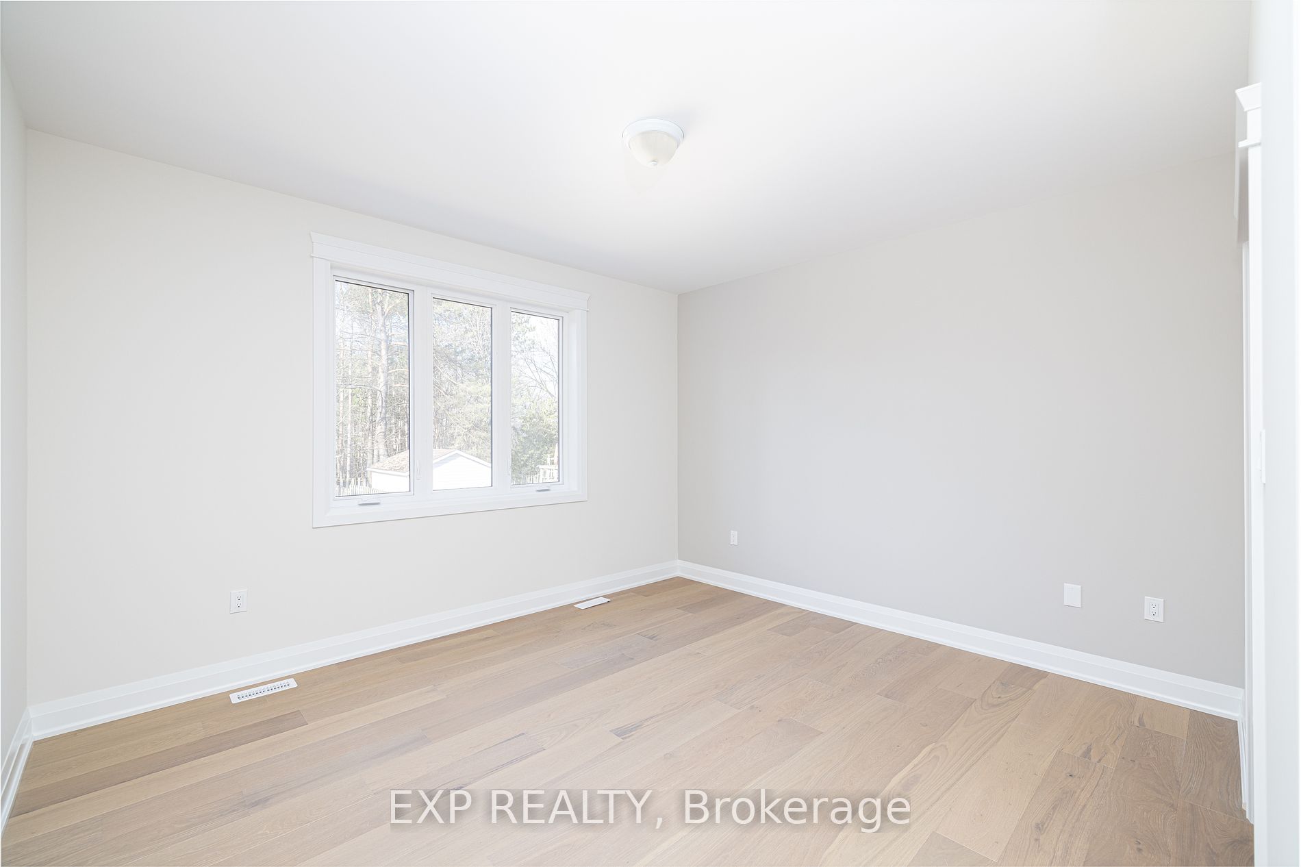 8 Alexander St