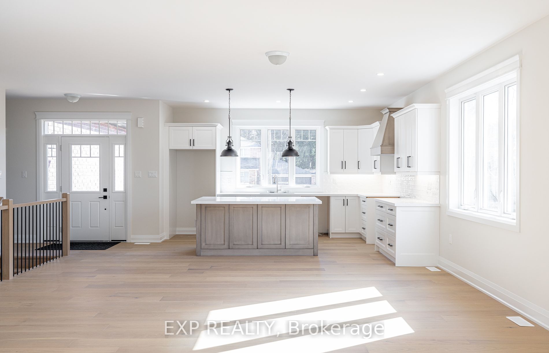 8 Alexander St