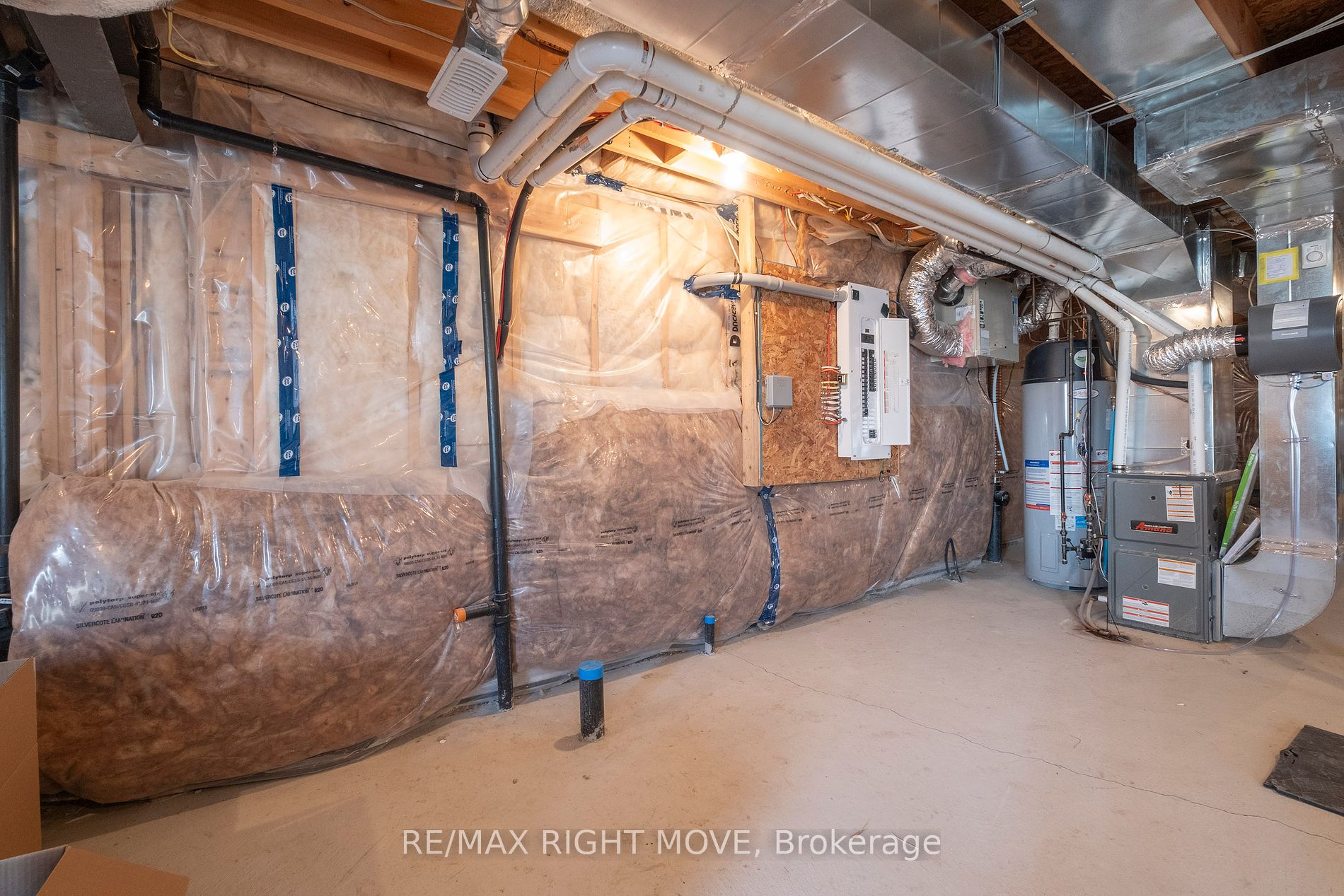 248 James St E