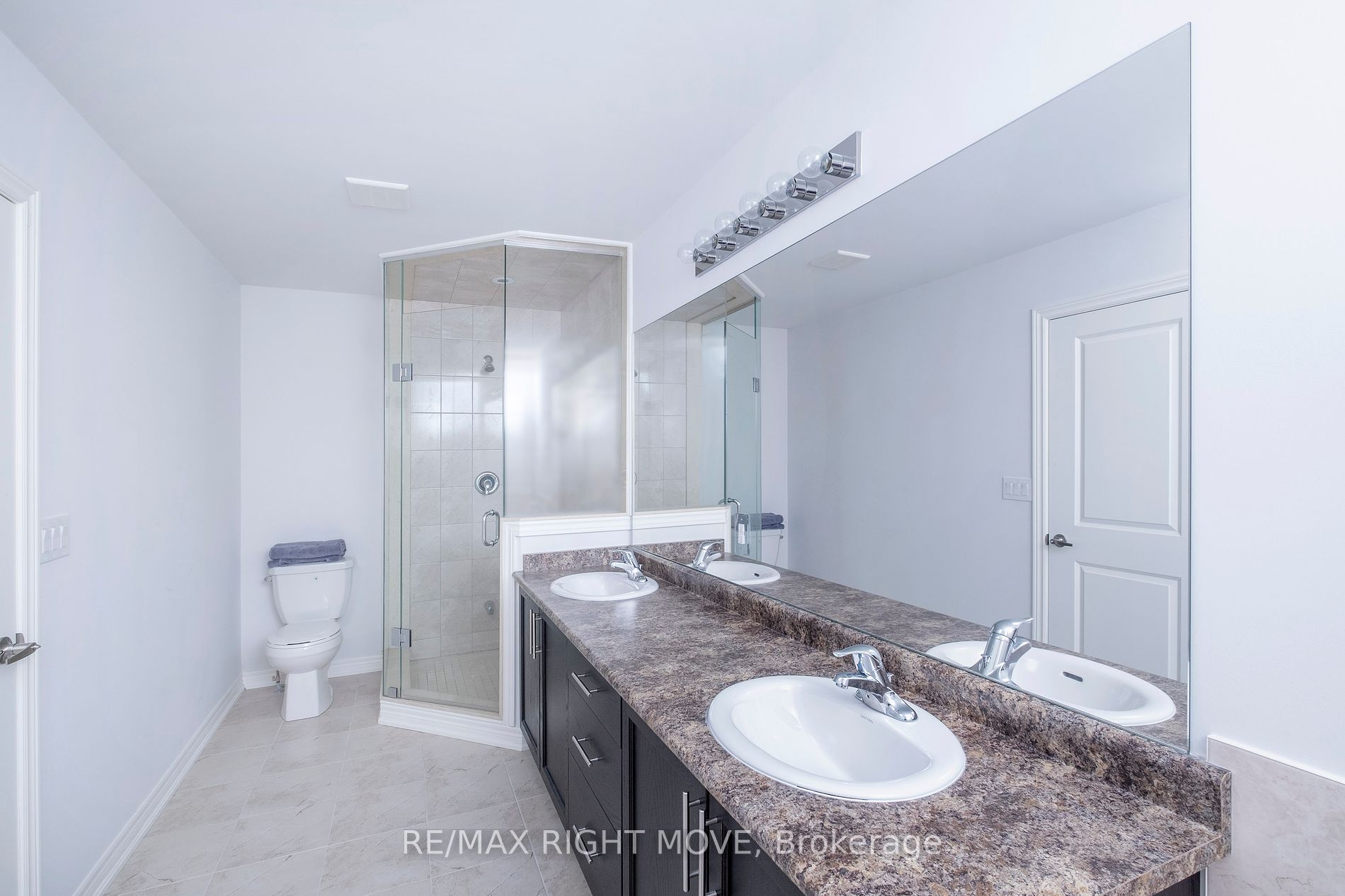 248 James St E