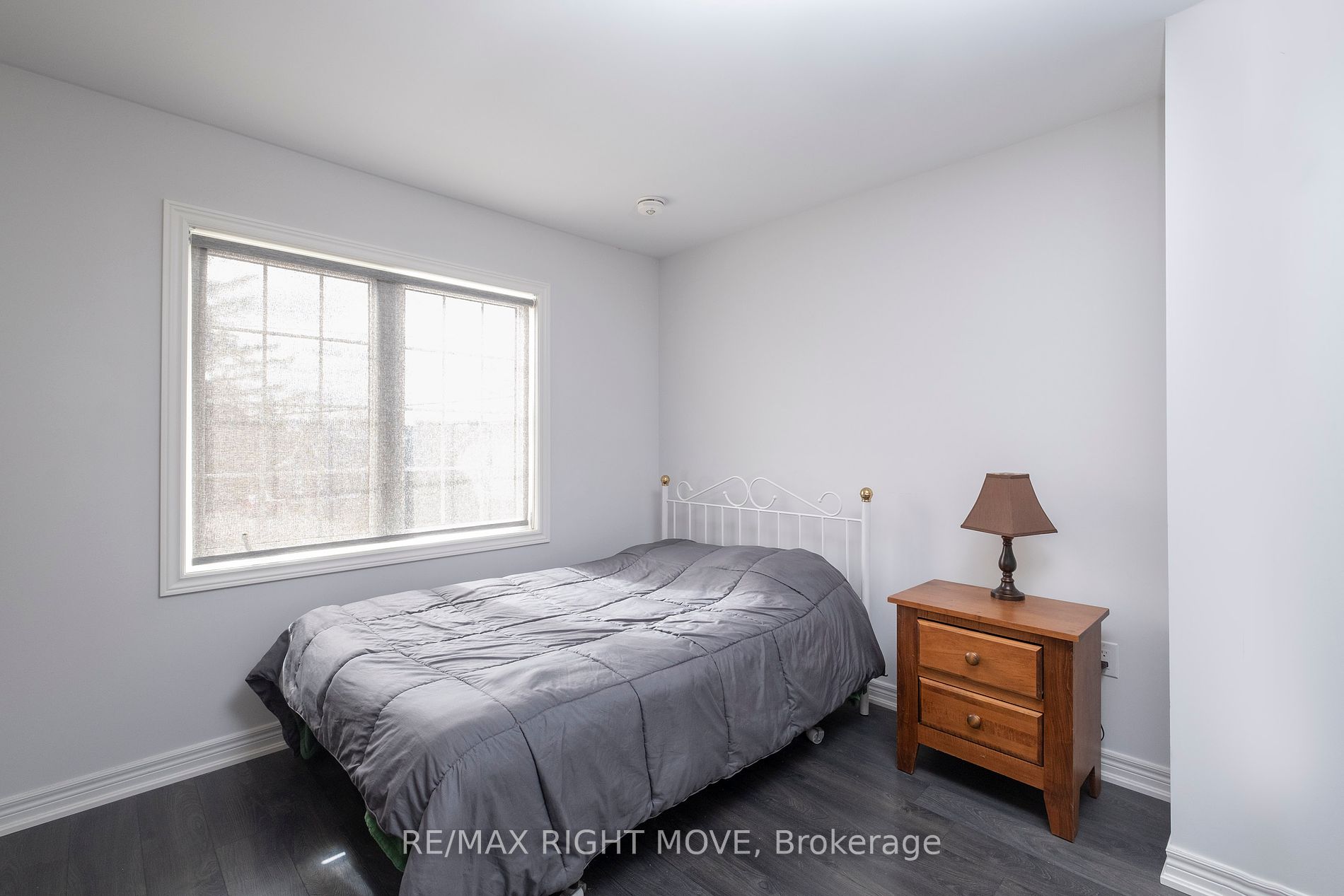 248 James St E