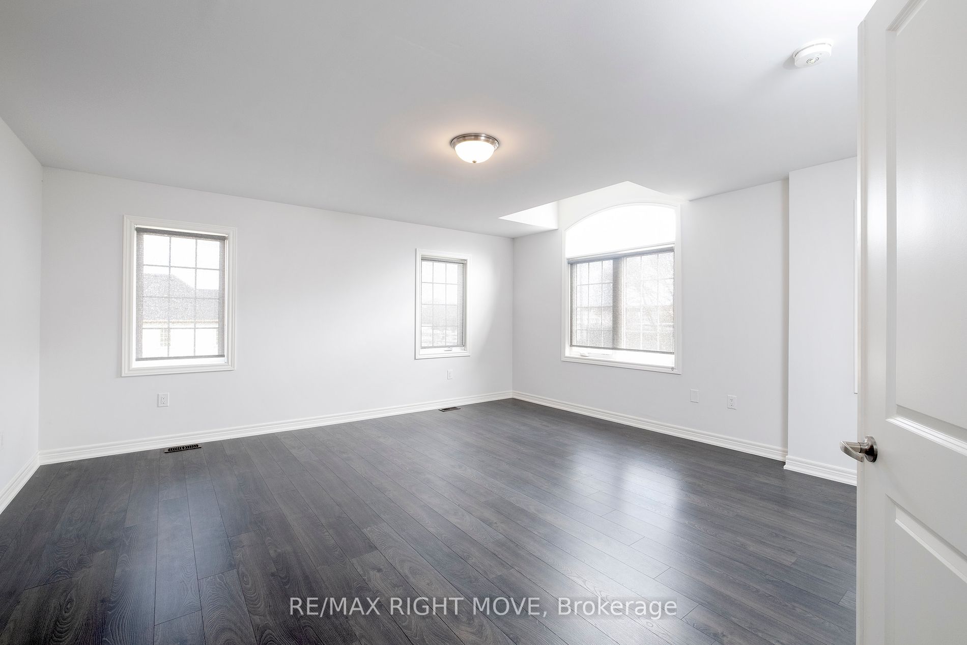 248 James St E