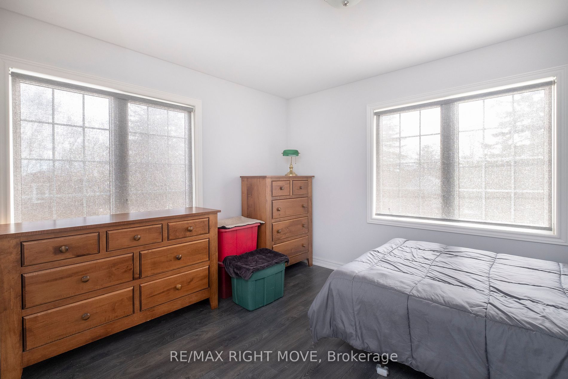 248 James St E