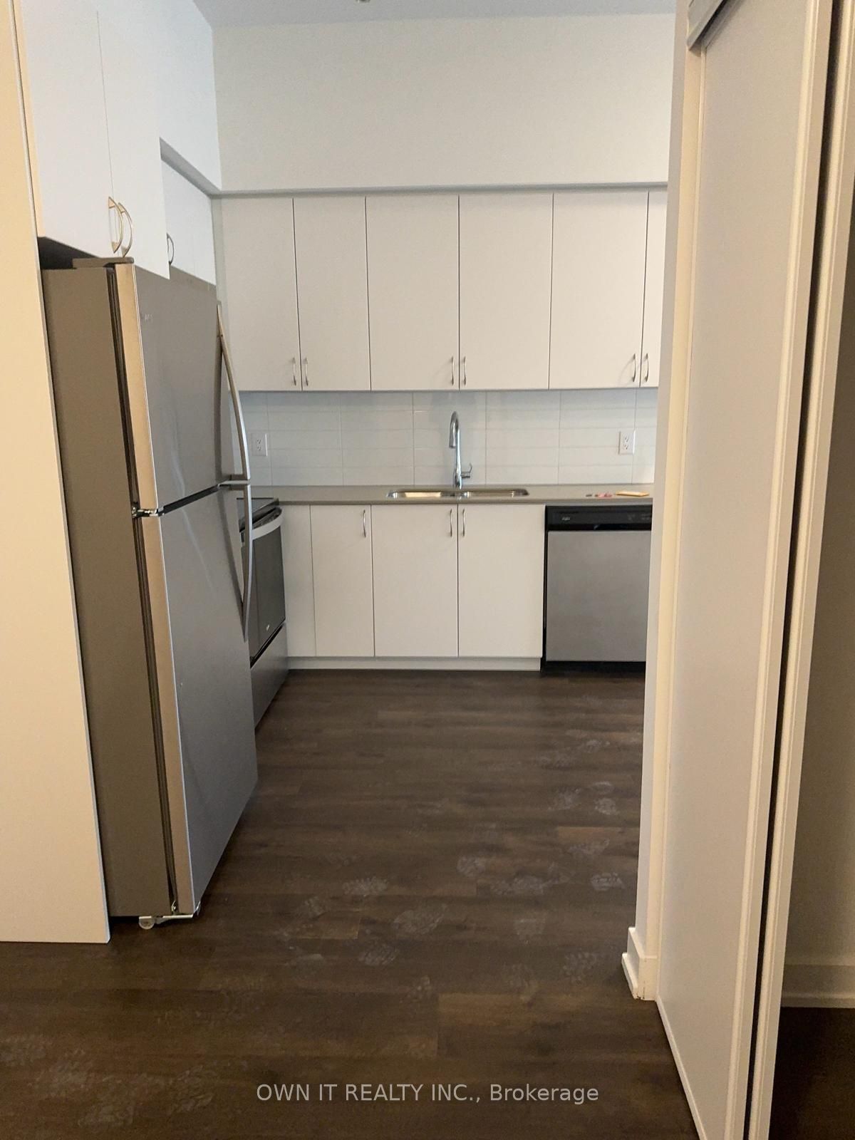 56 Lakeside Terr, #1112
