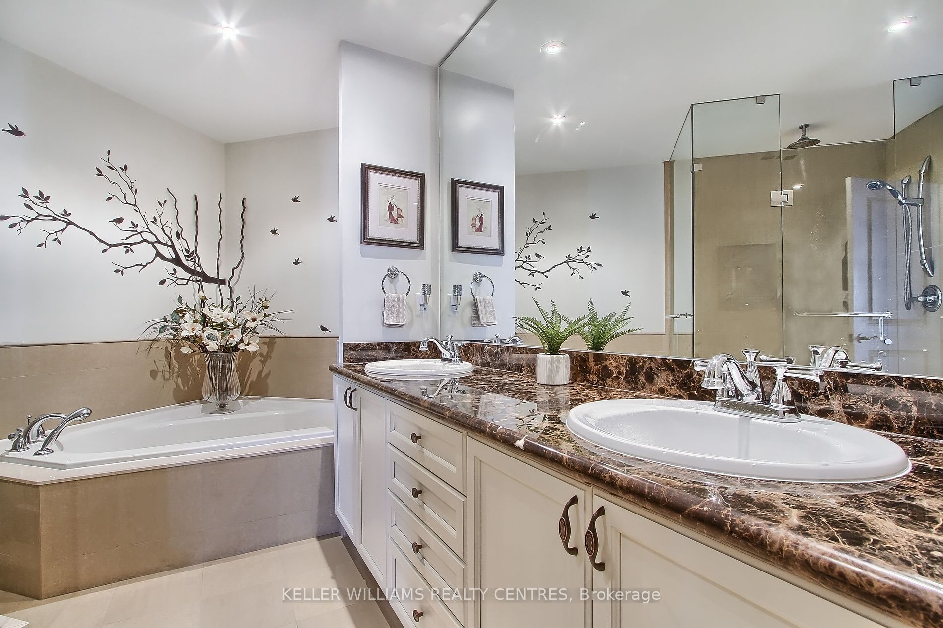 33 Ellen Street, #1104