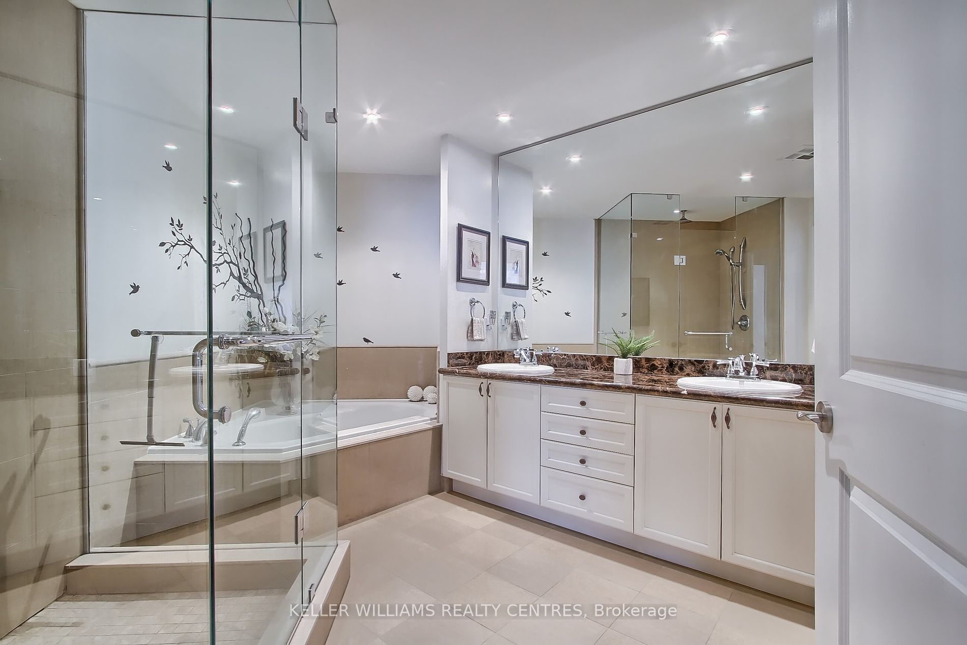 33 Ellen Street, #1104