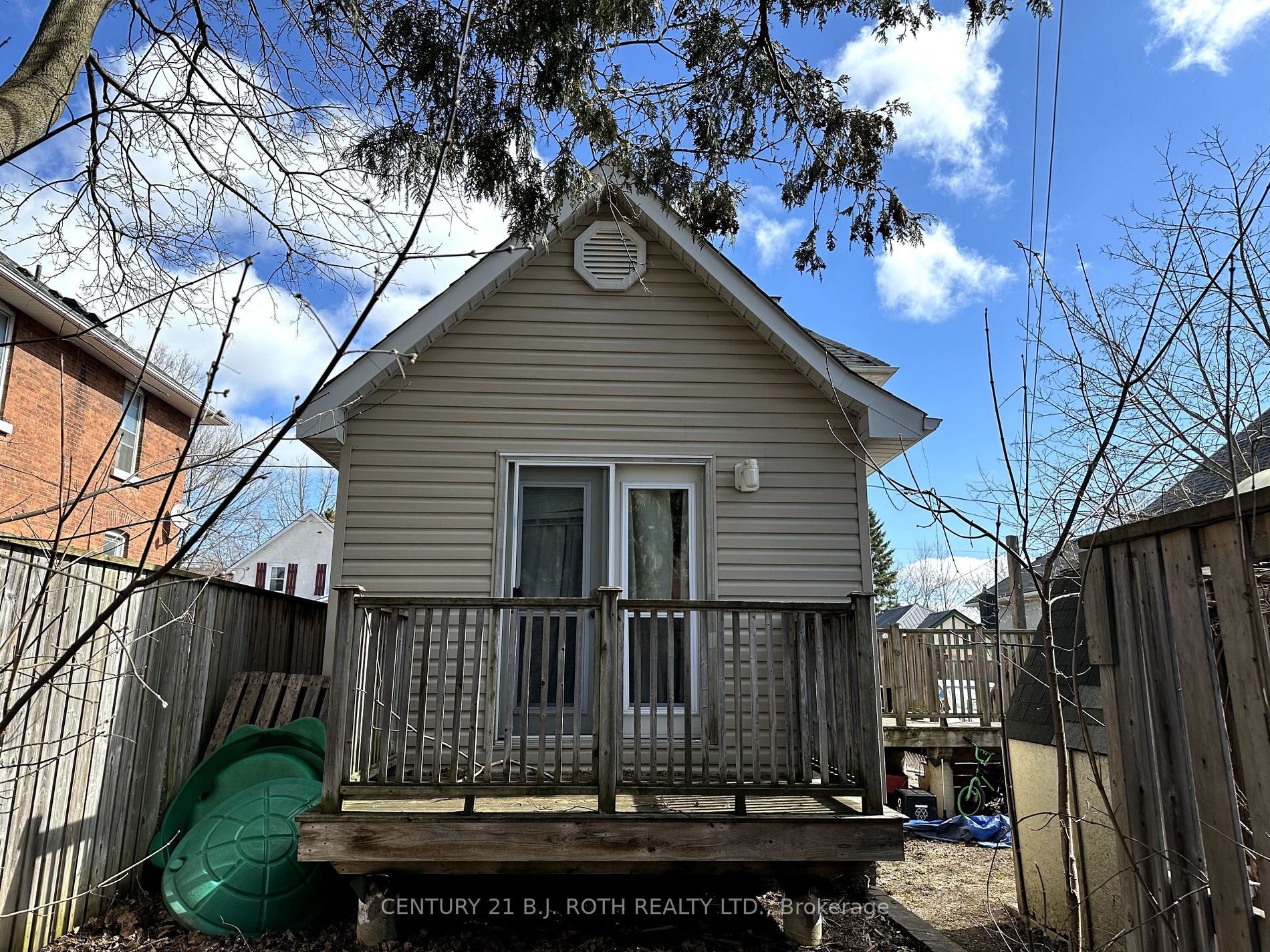 17 William St