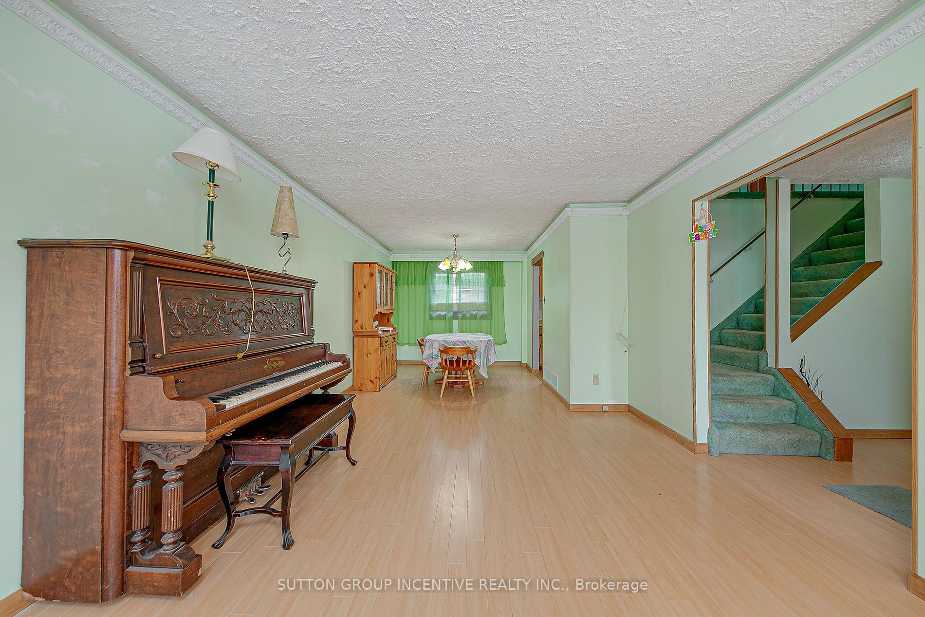 64 Collete Crescent