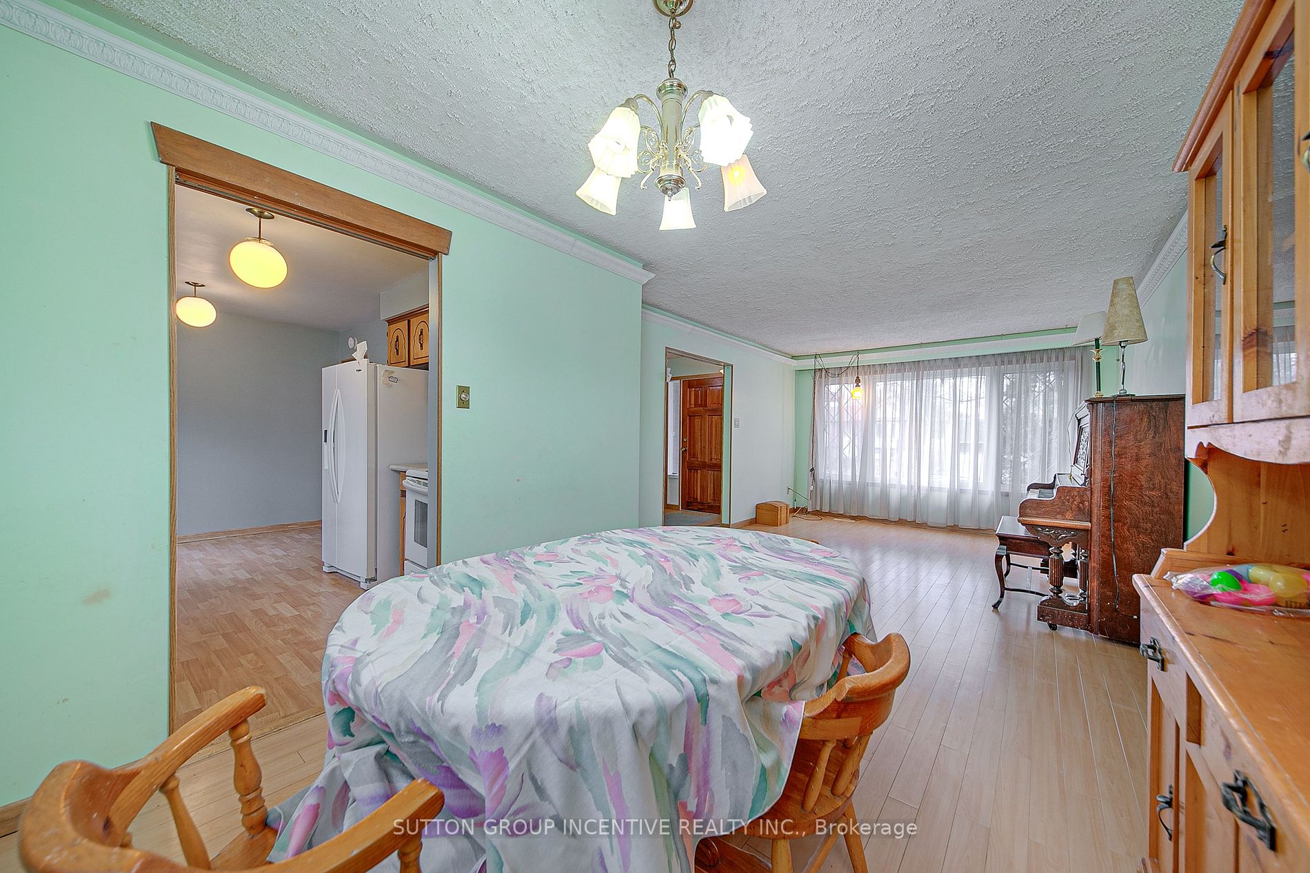 64 Collete Crescent