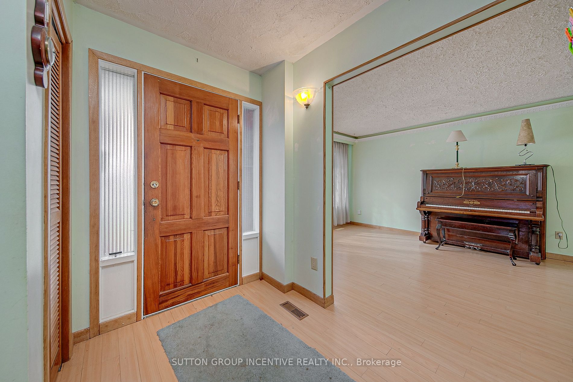 64 Collete Crescent