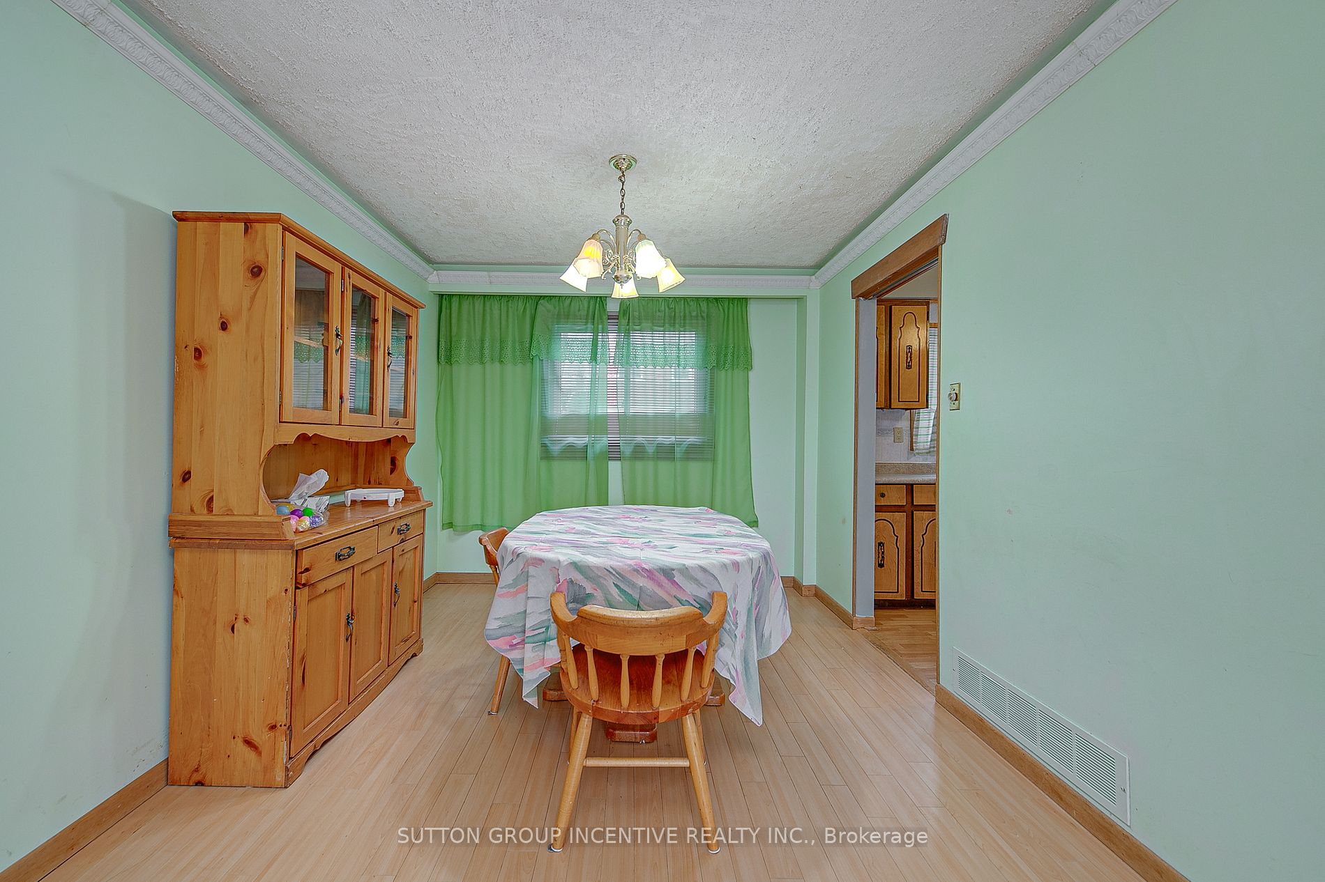 64 Collete Crescent