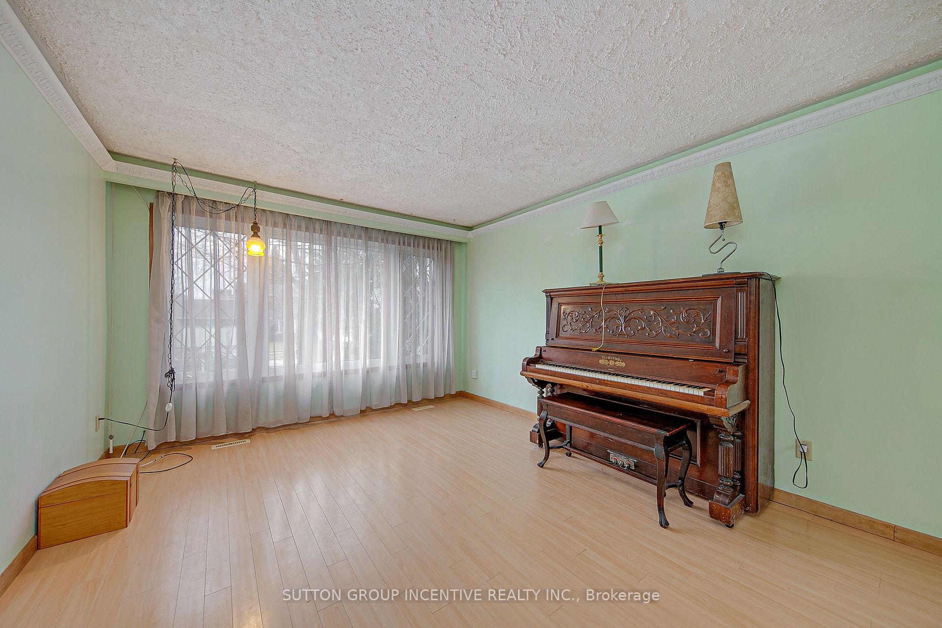 64 Collete Crescent