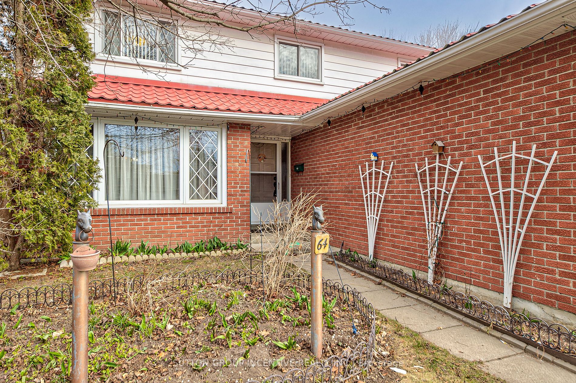 64 Collete Crescent