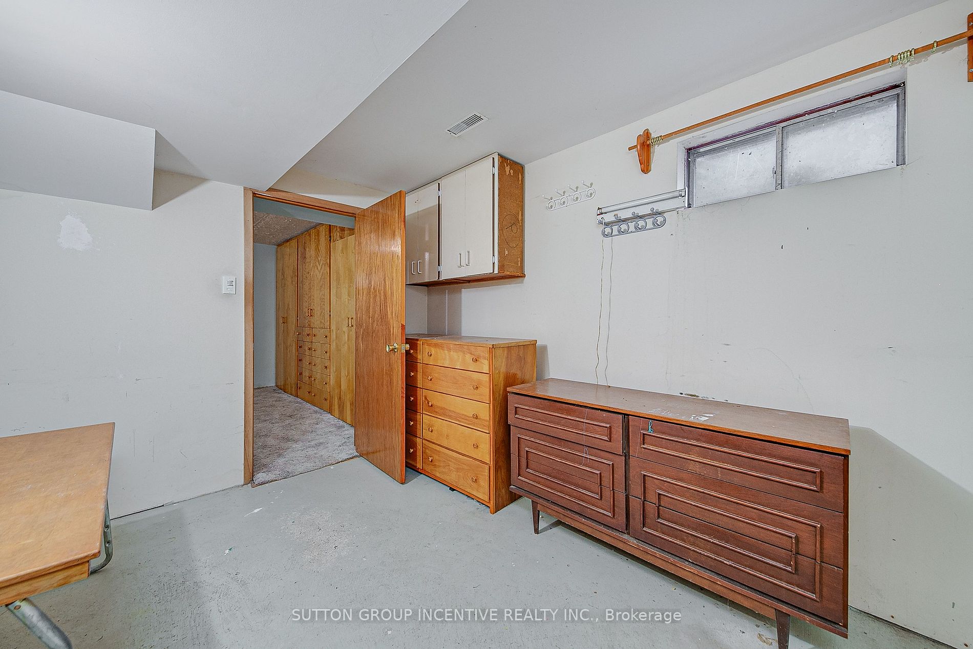 64 Collete Crescent