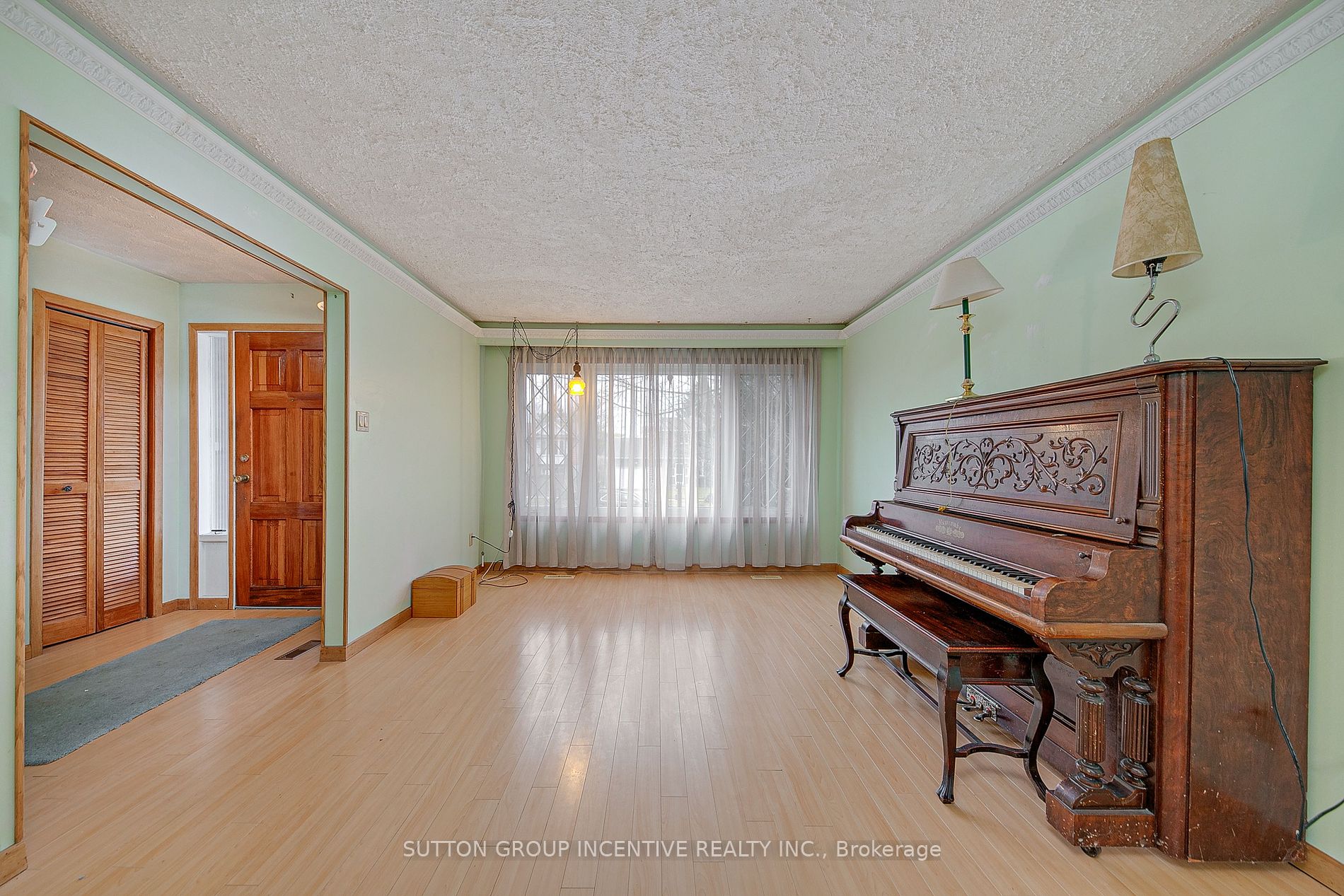 64 Collete Crescent