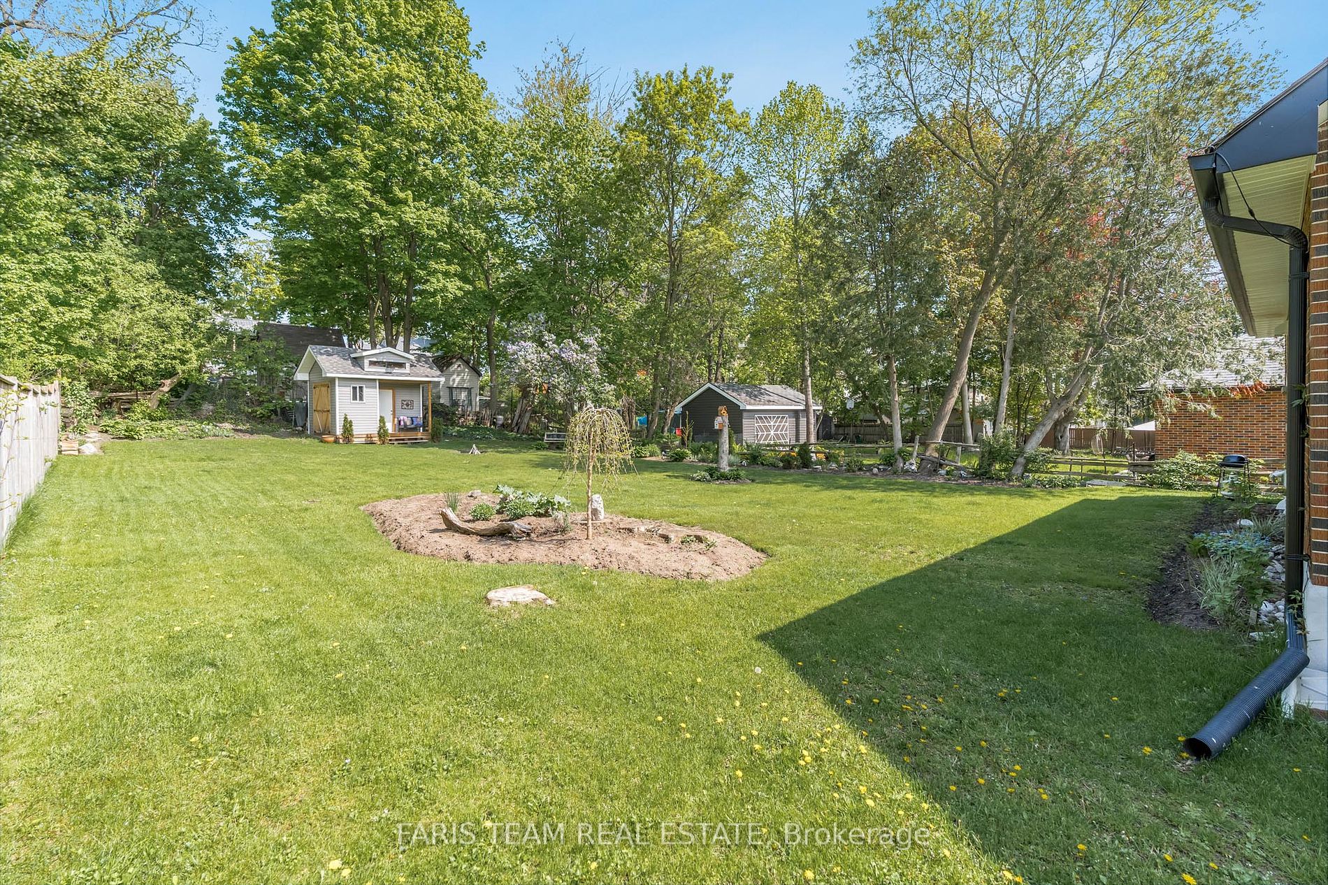 208 Edward St