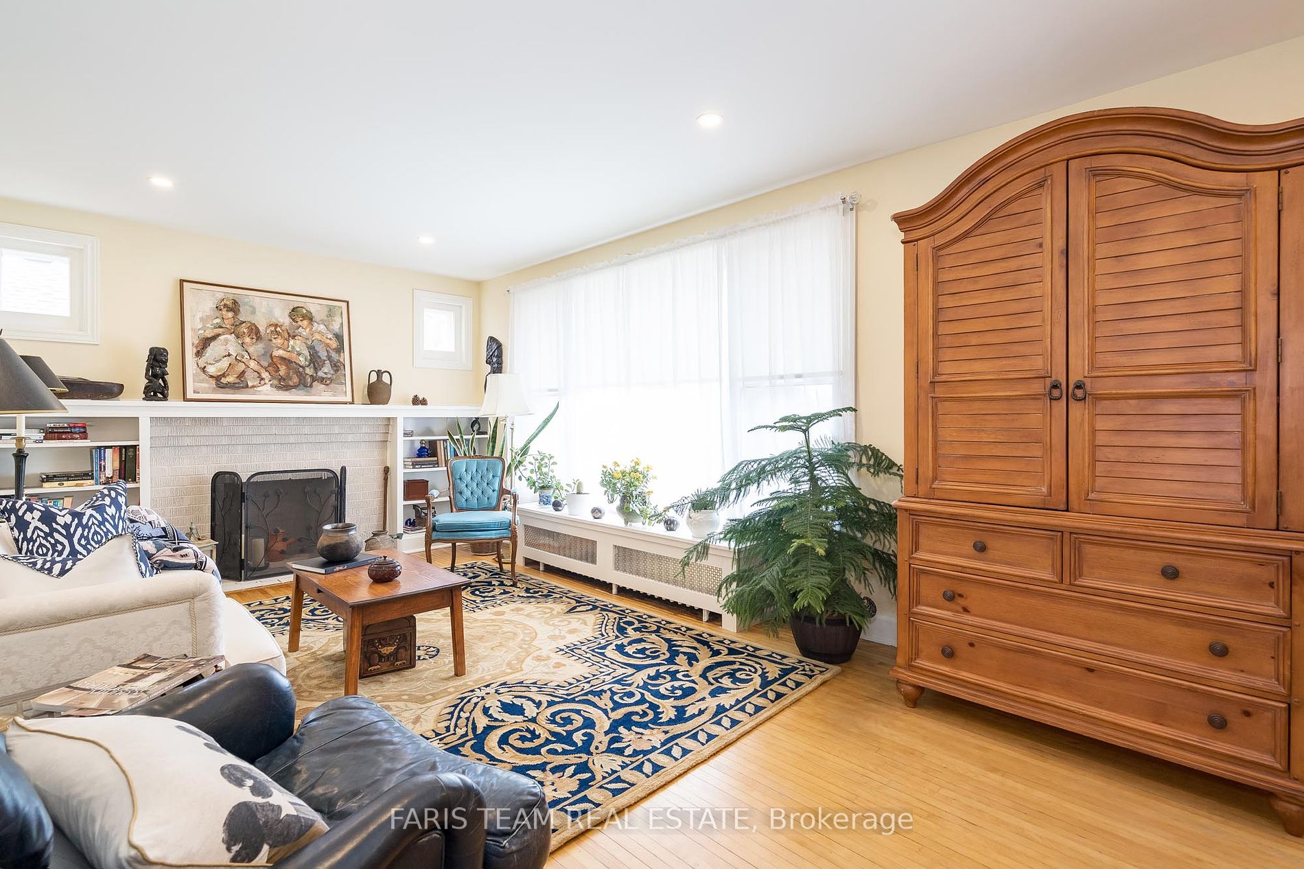 208 Edward St