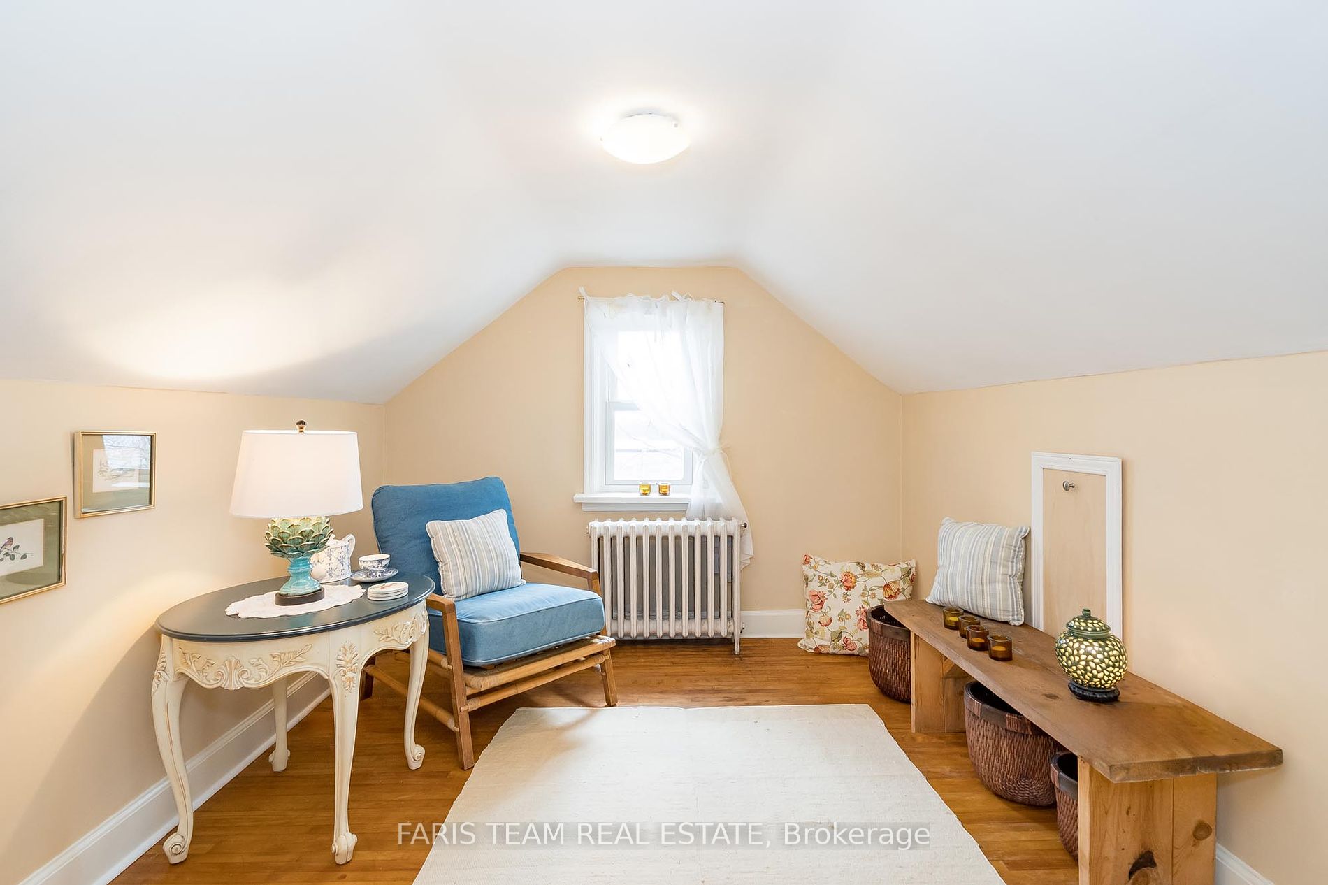 208 Edward St