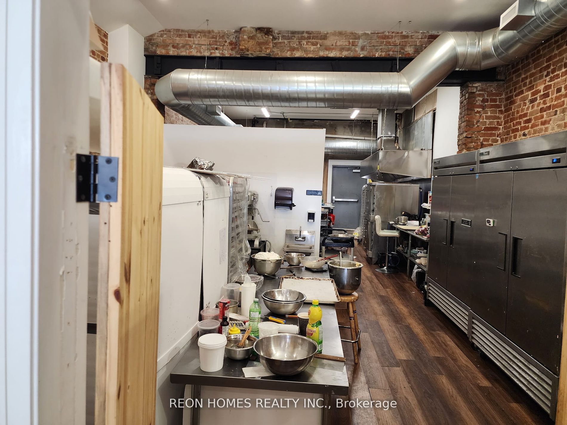 58 Dunlop St E, #100