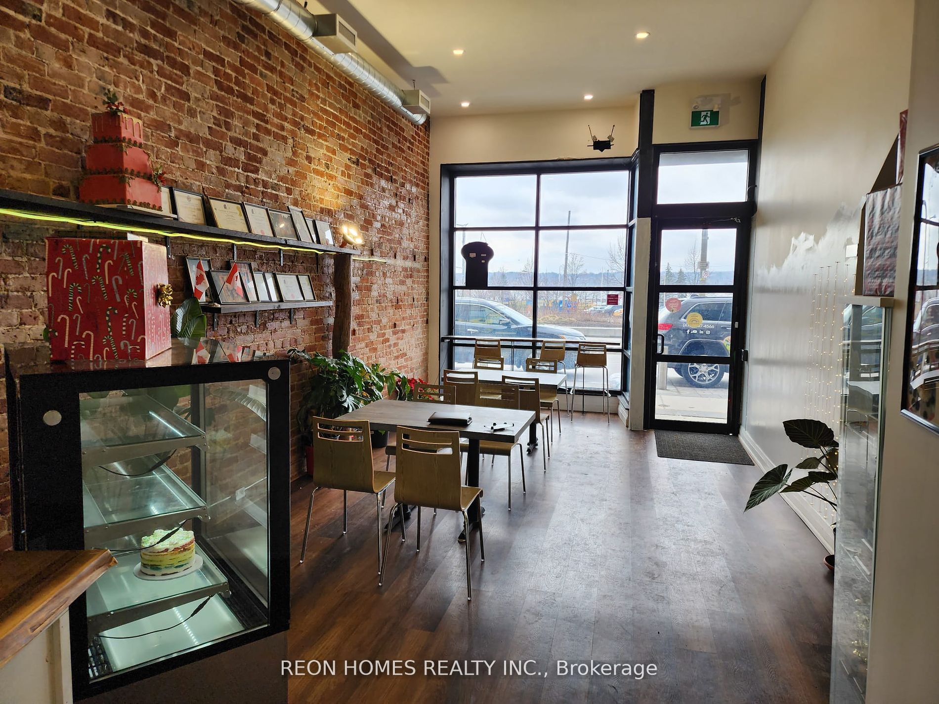 58 Dunlop St E, #100
