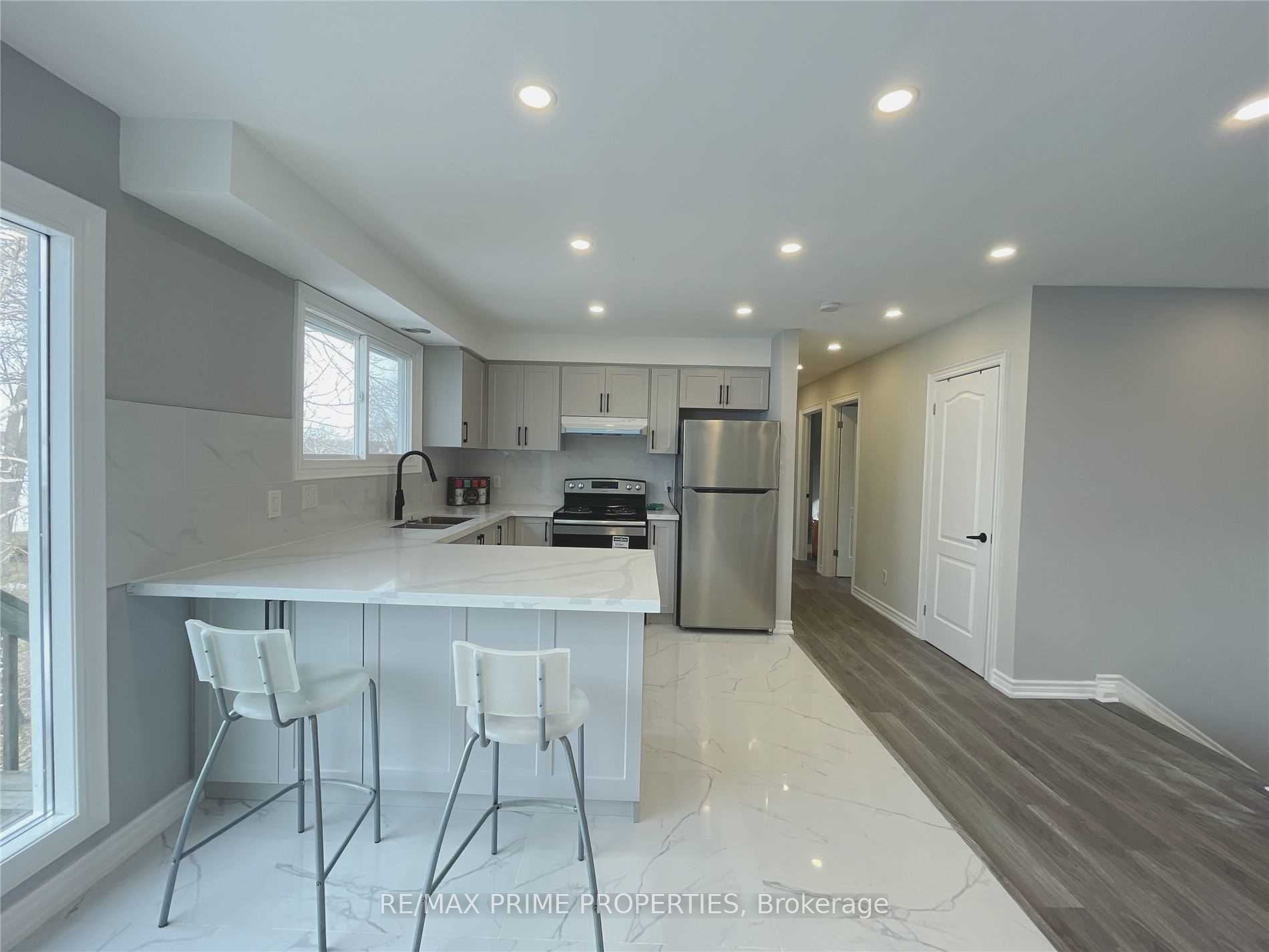 691 Glen Cres