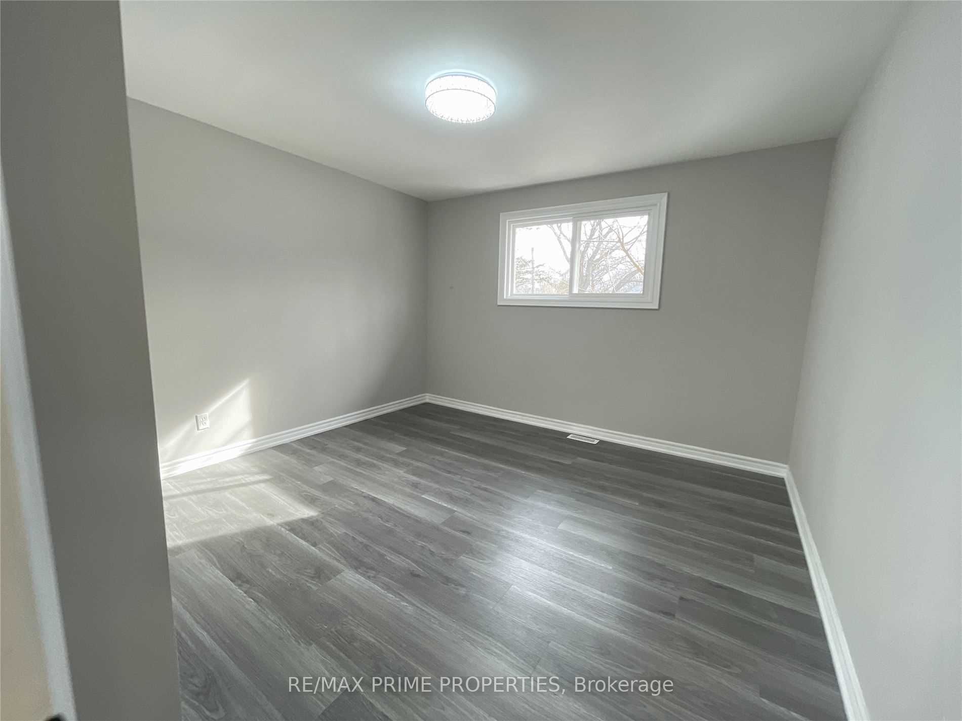691 Glen Cres