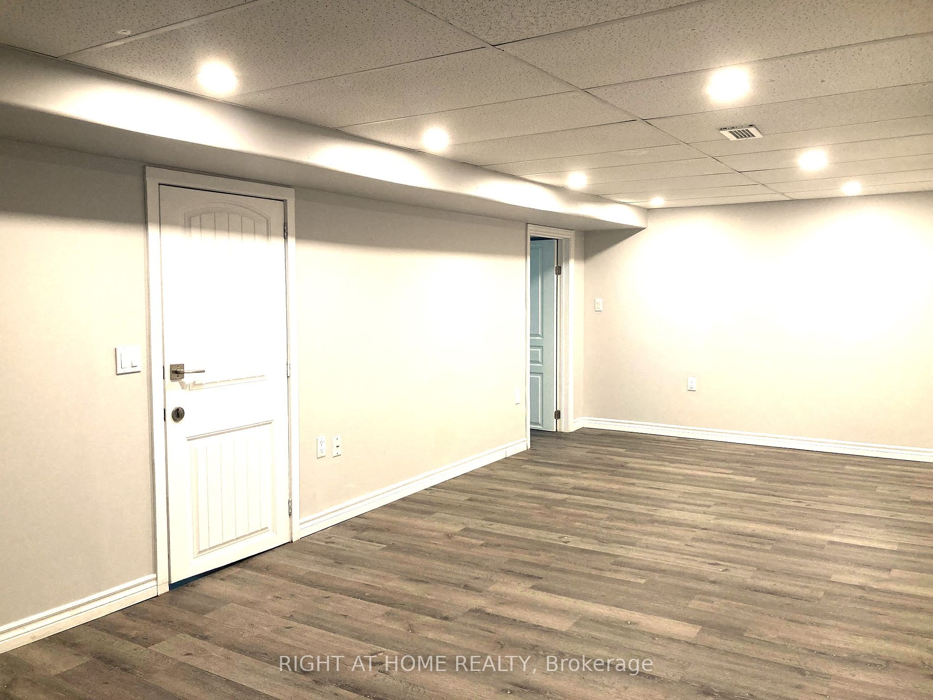 390 Bayview Pkwy, #Lower
