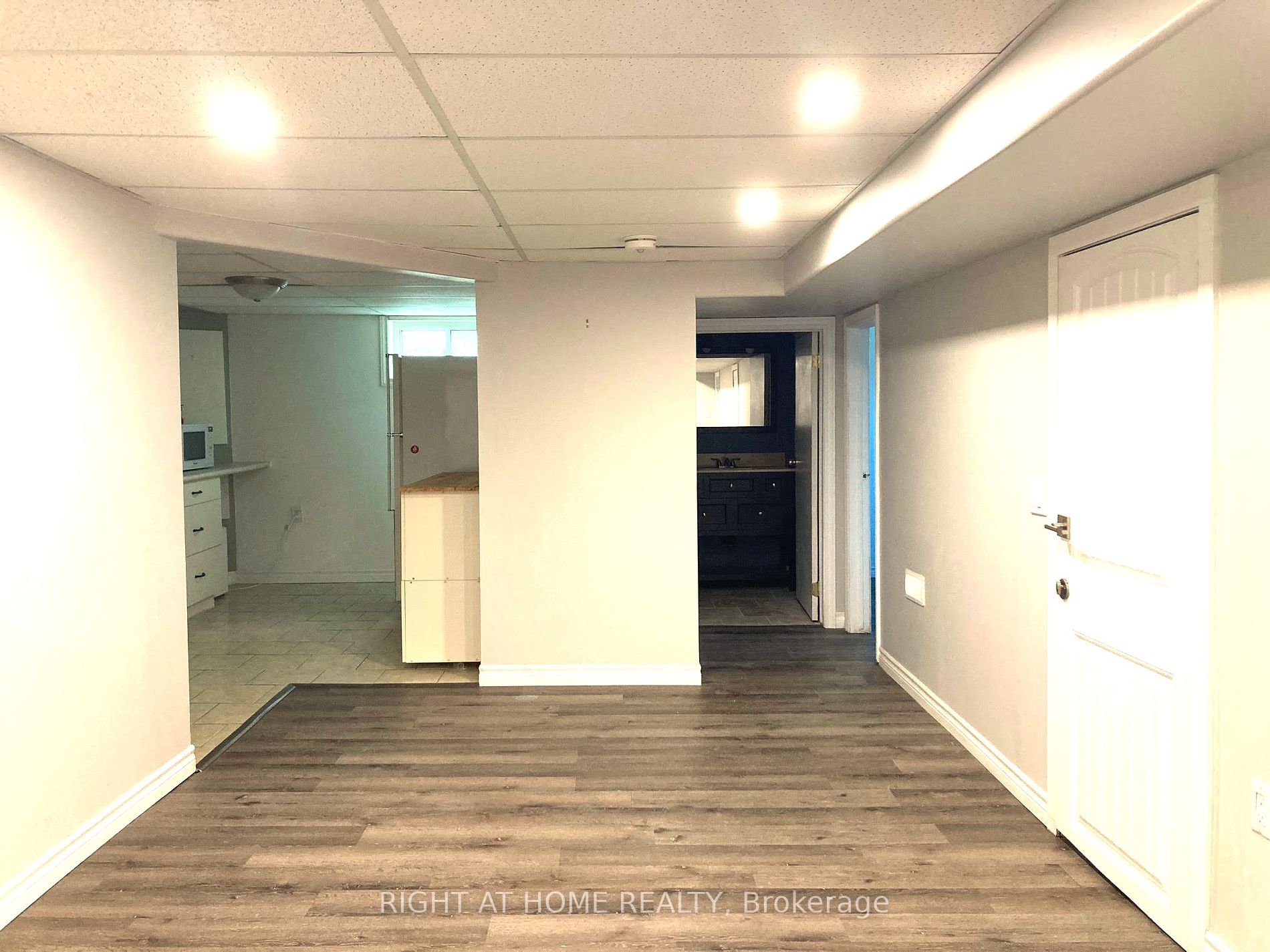 390 Bayview Pkwy, #Lower