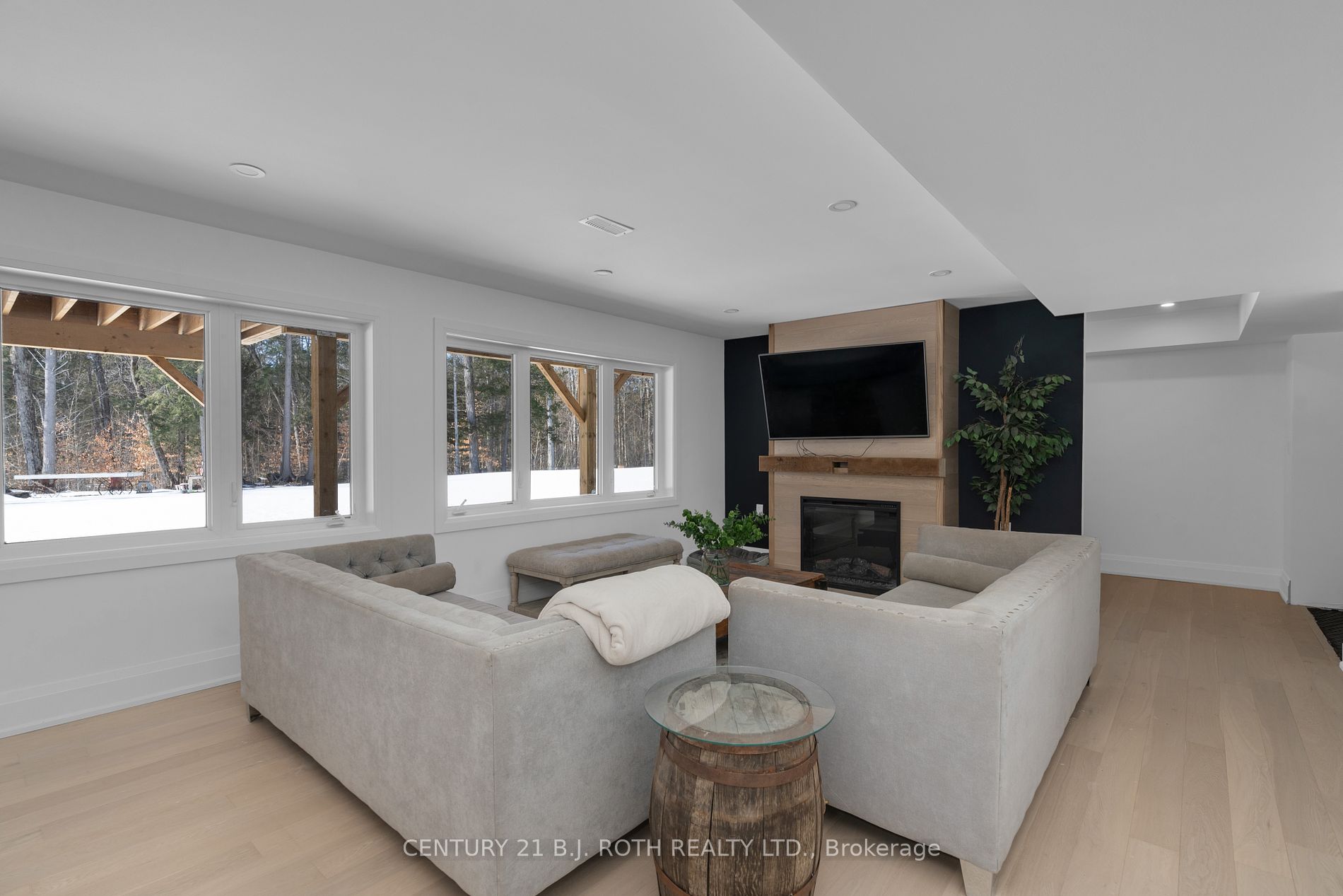 24 Oldenburg Crt
