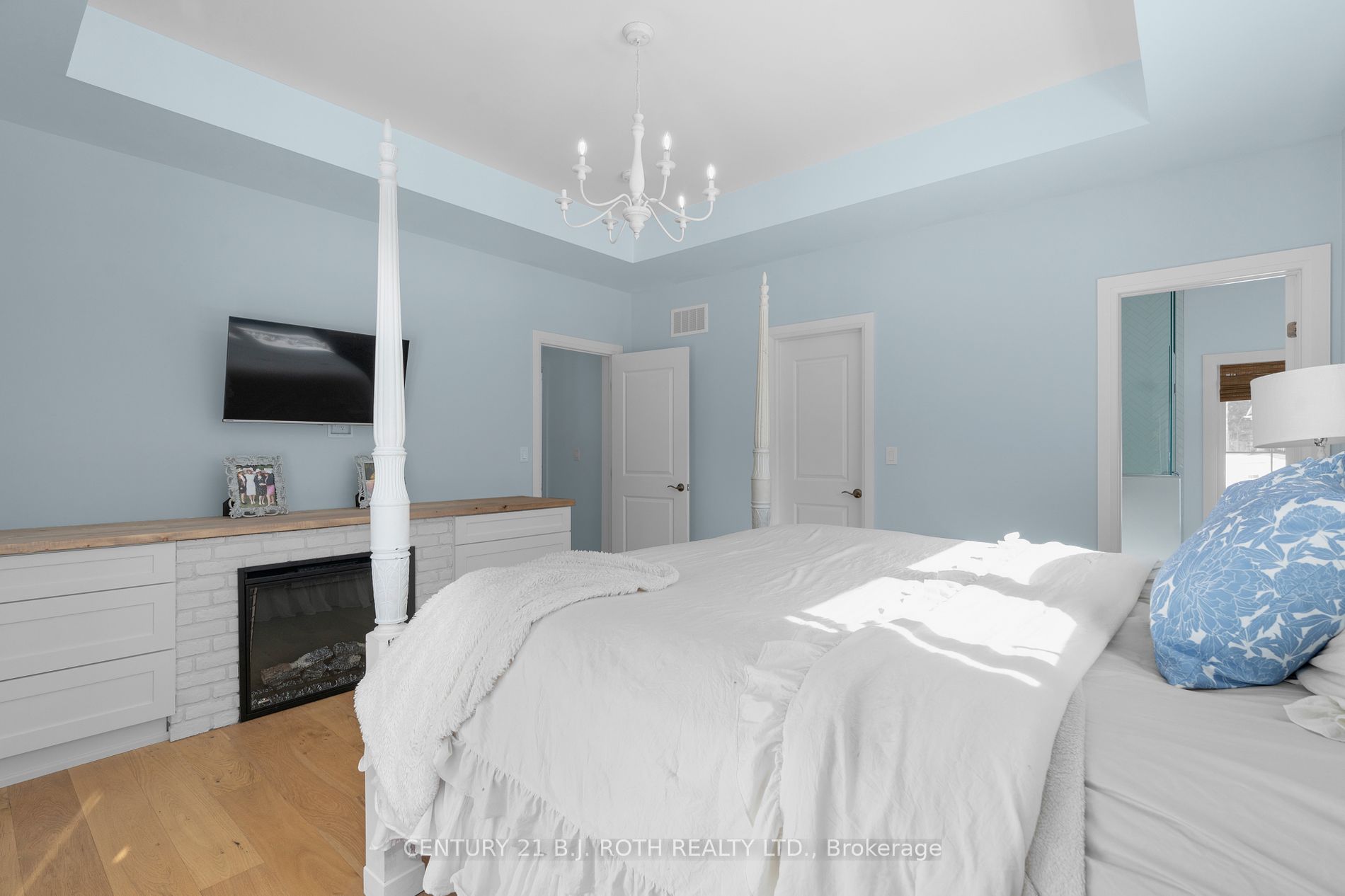 24 Oldenburg Crt