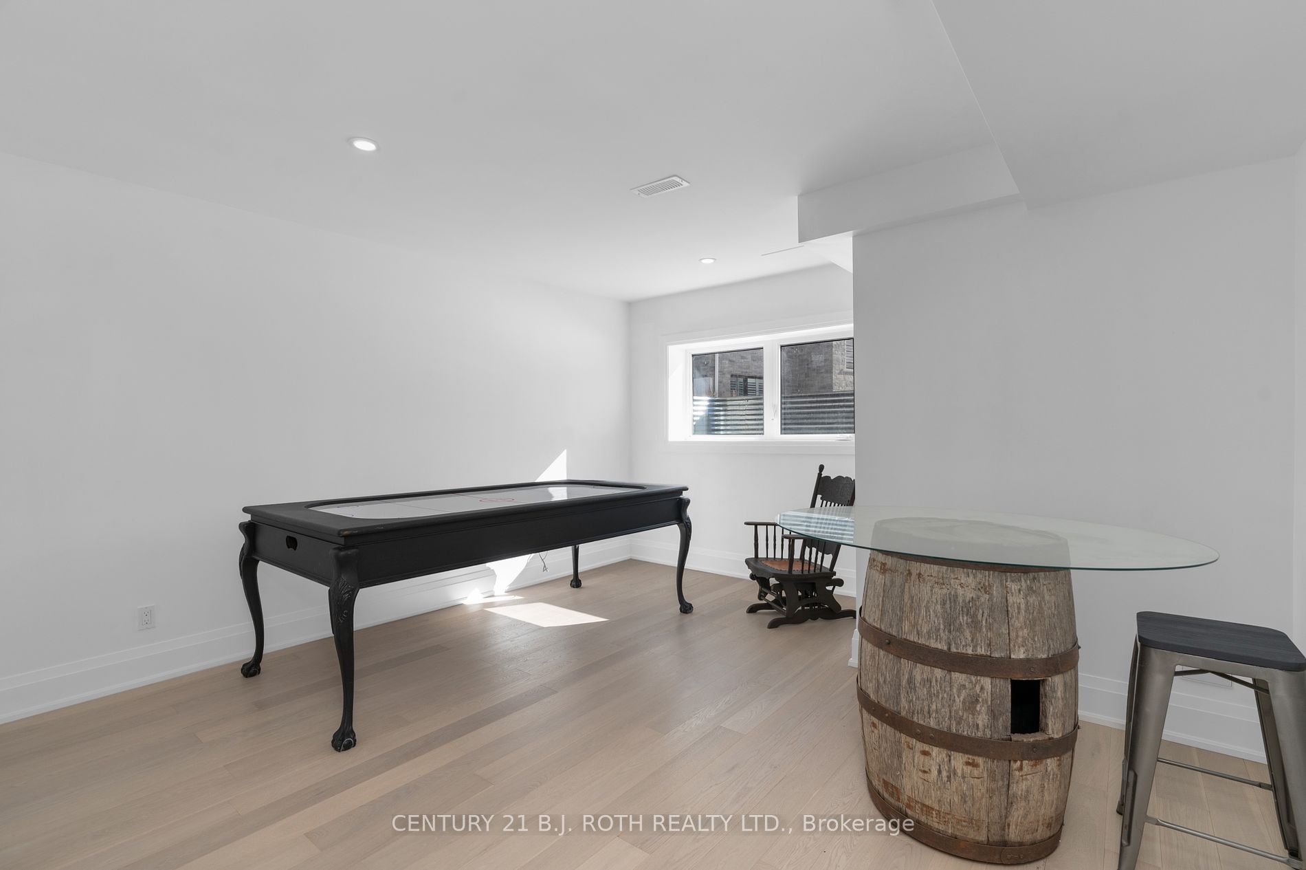 24 Oldenburg Crt