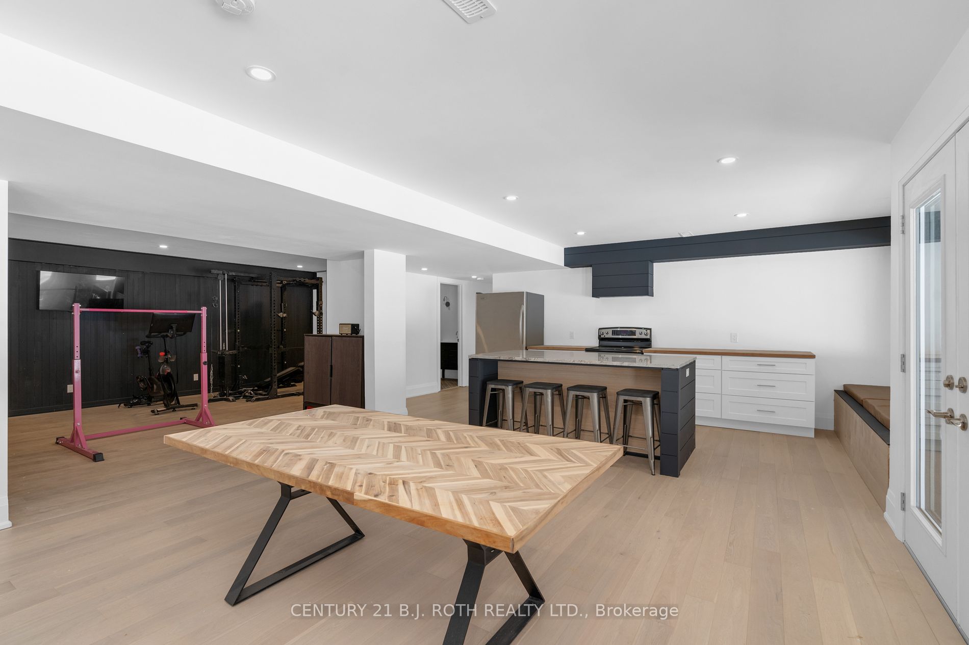 24 Oldenburg Crt
