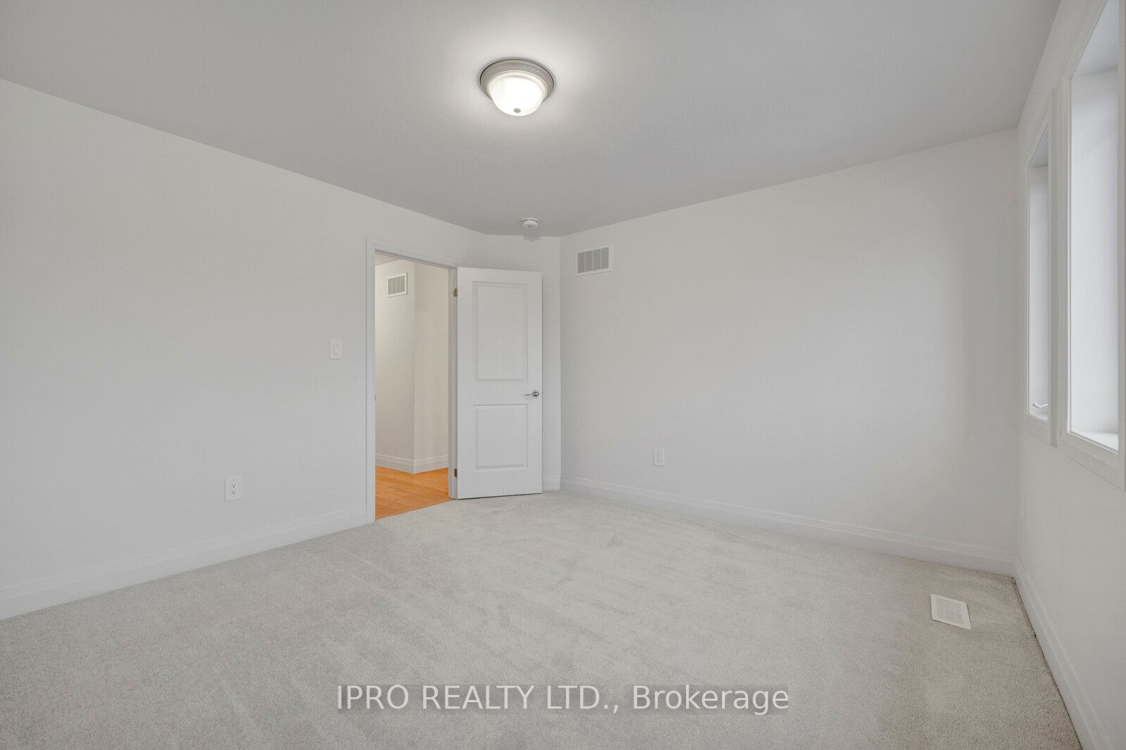 76 Ritchie Cres