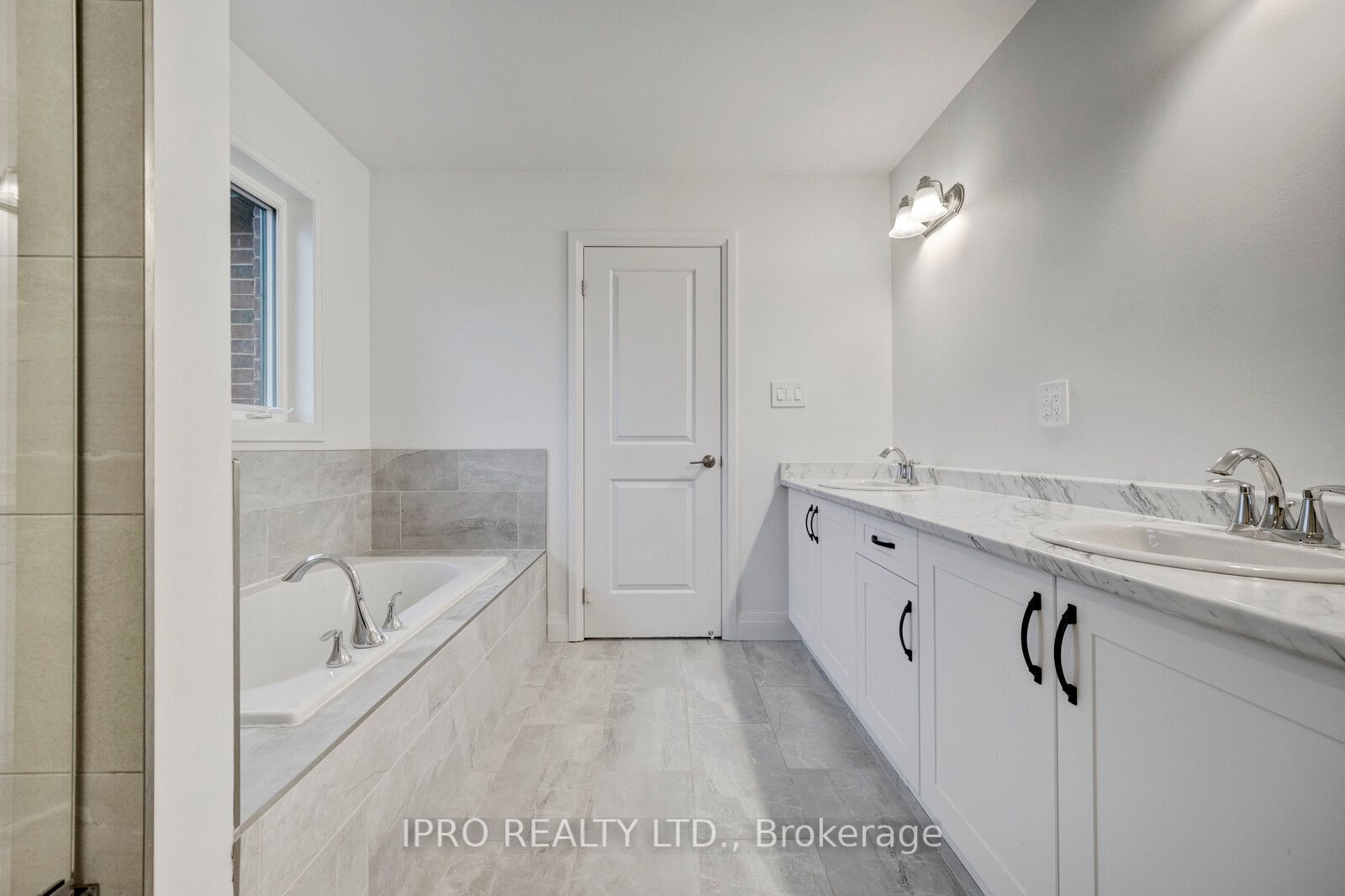 76 Ritchie Cres