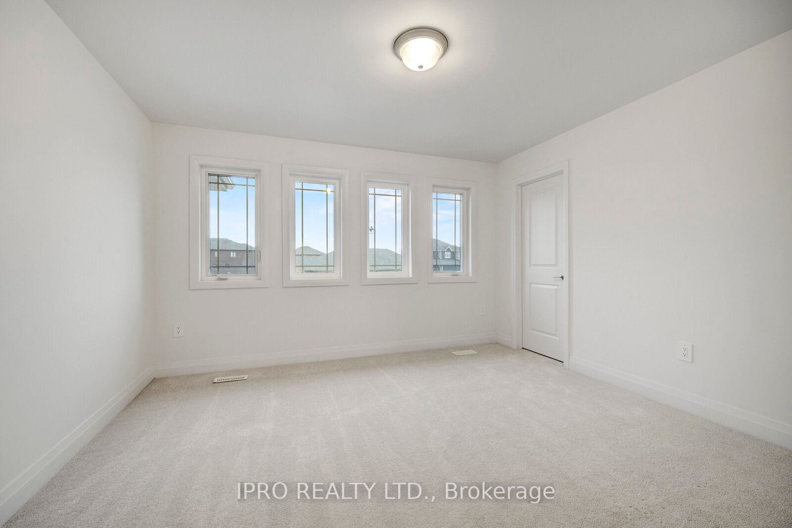 76 Ritchie Cres