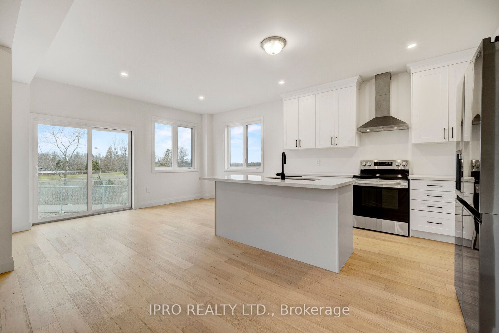 76 Ritchie Cres