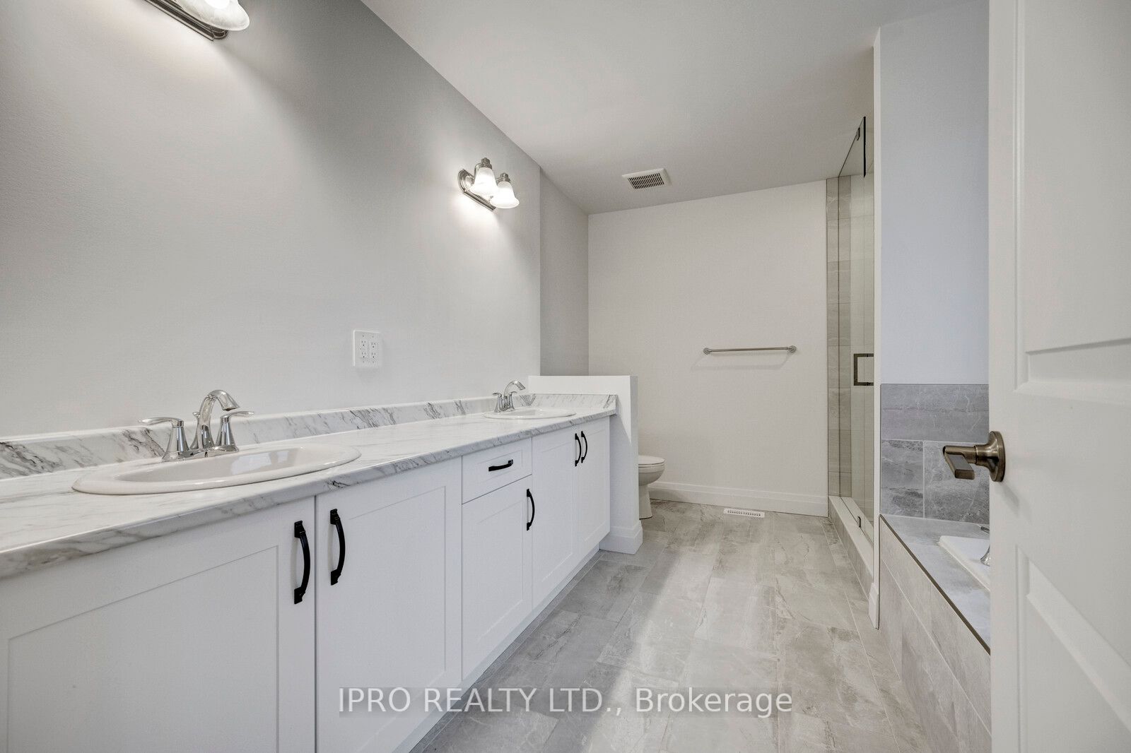 76 Ritchie Cres