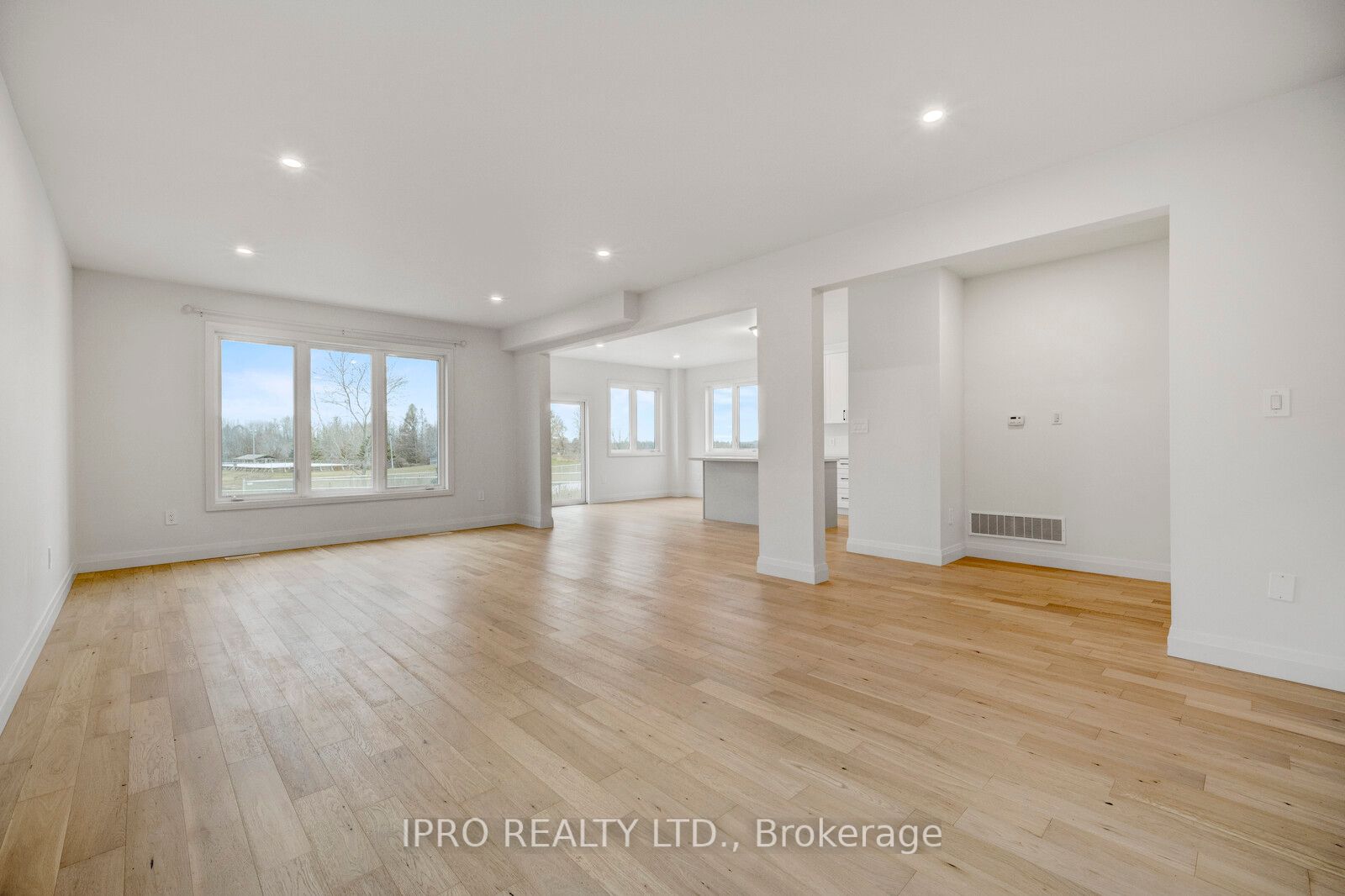 76 Ritchie Cres