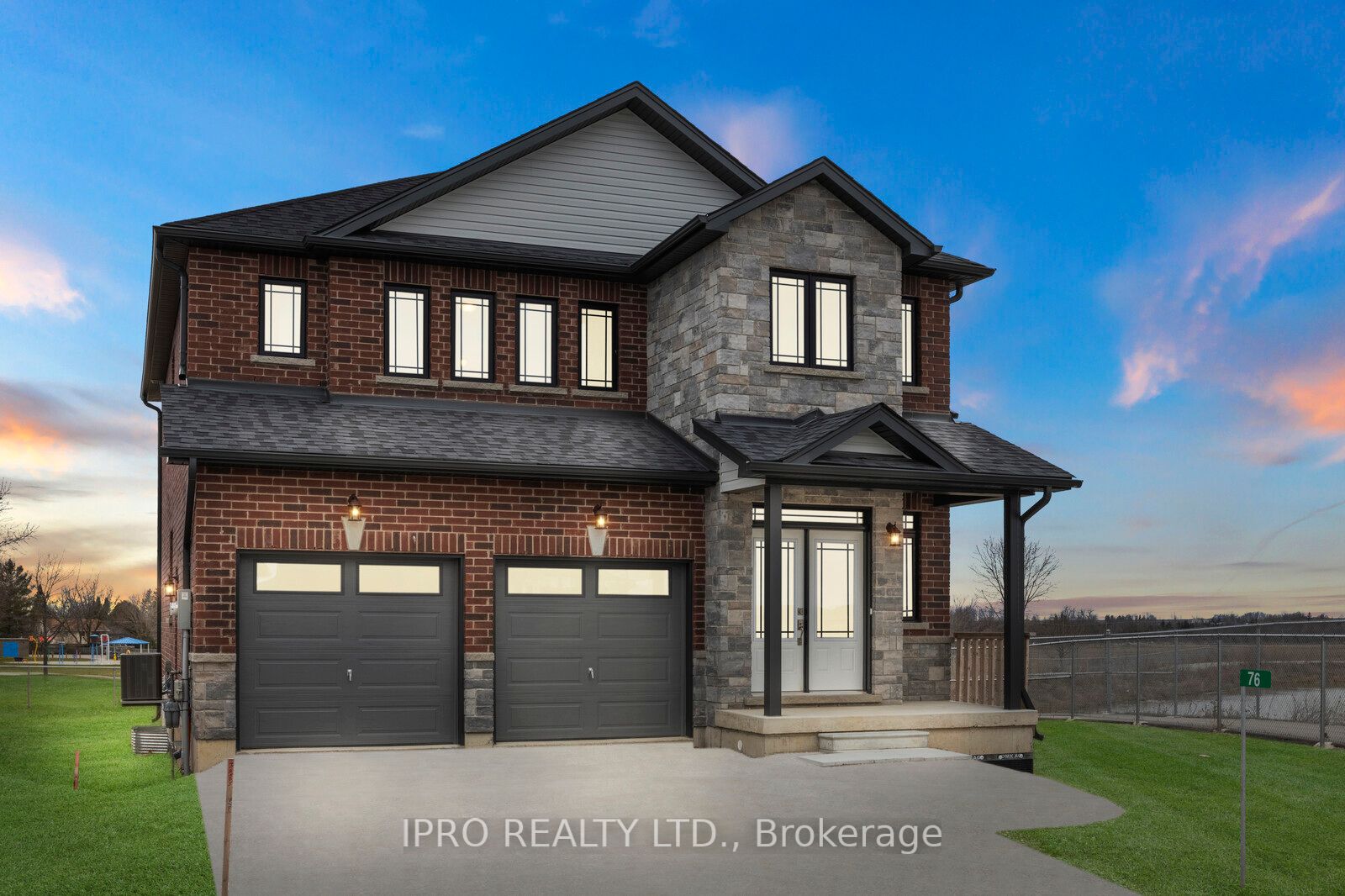 76 Ritchie Cres
