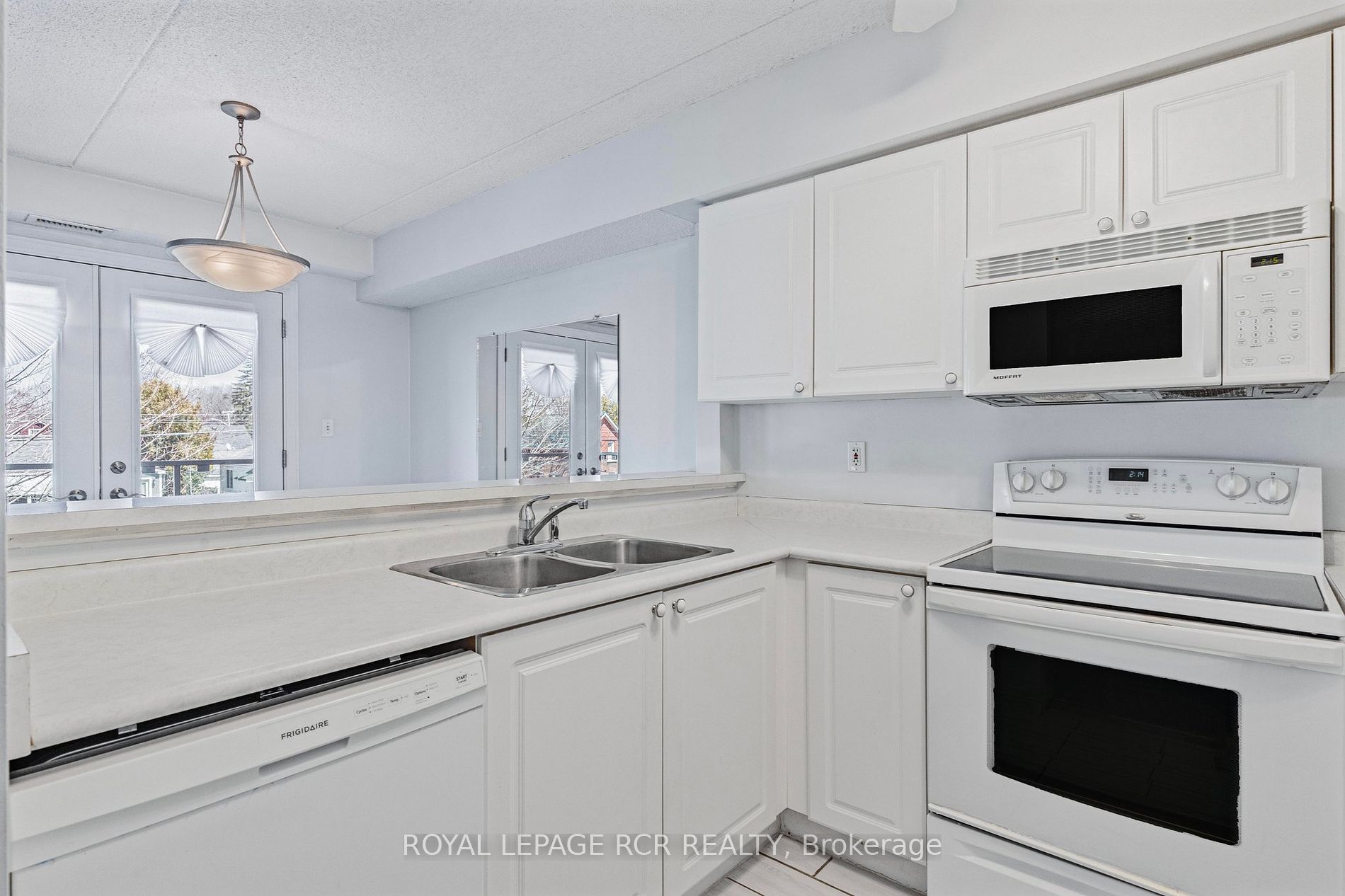 125 Bond St, #201