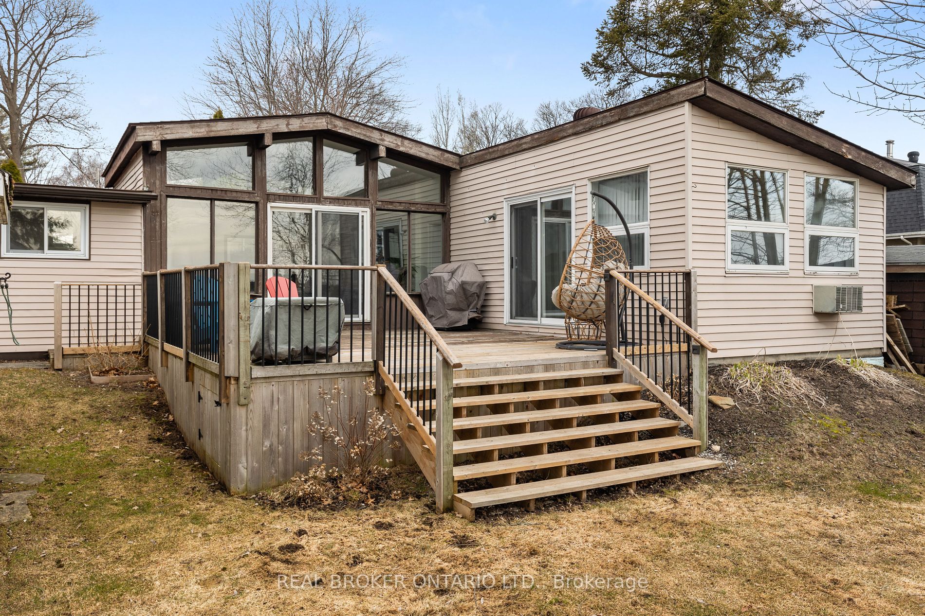 2817 Lakeside Dr