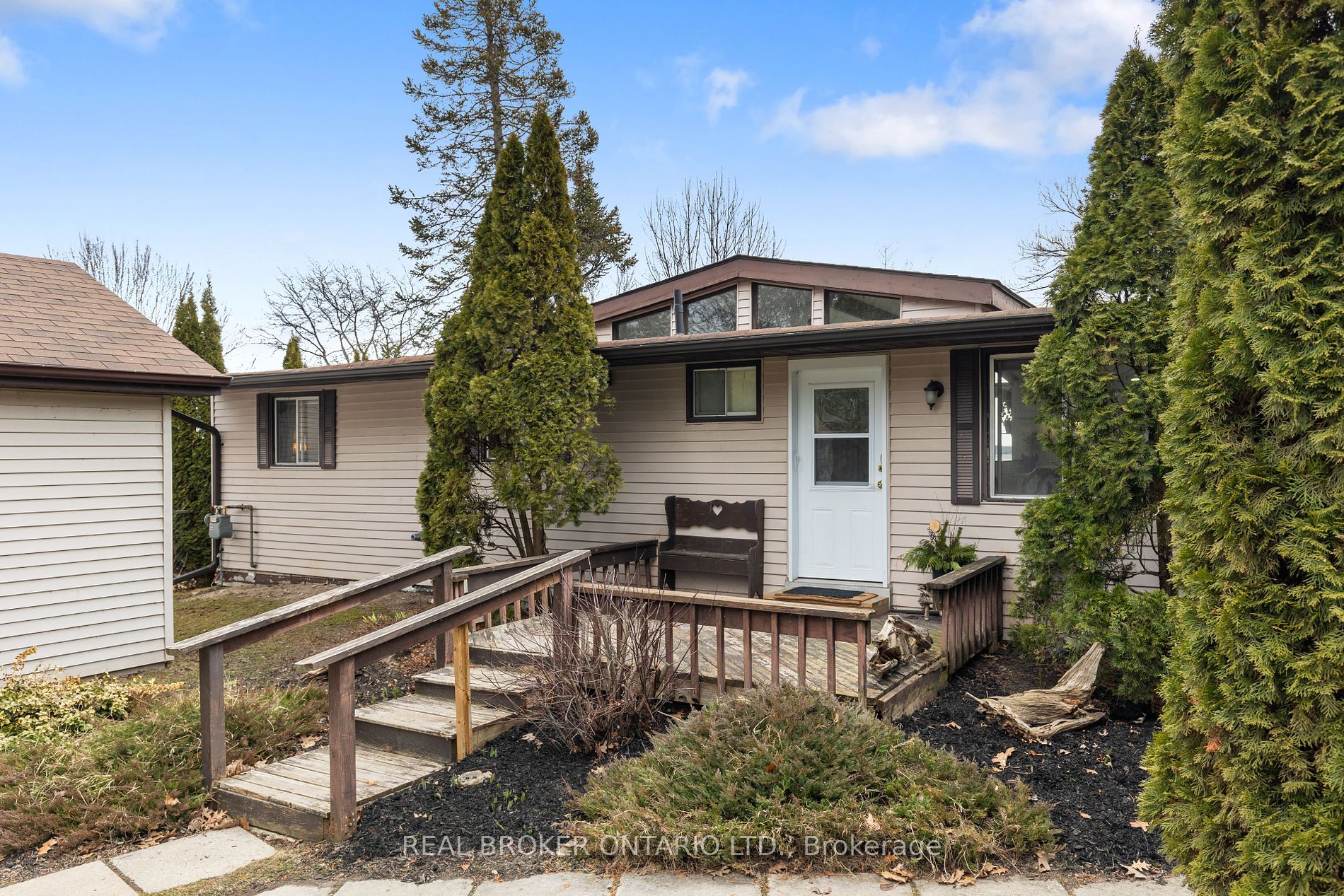 2817 Lakeside Dr