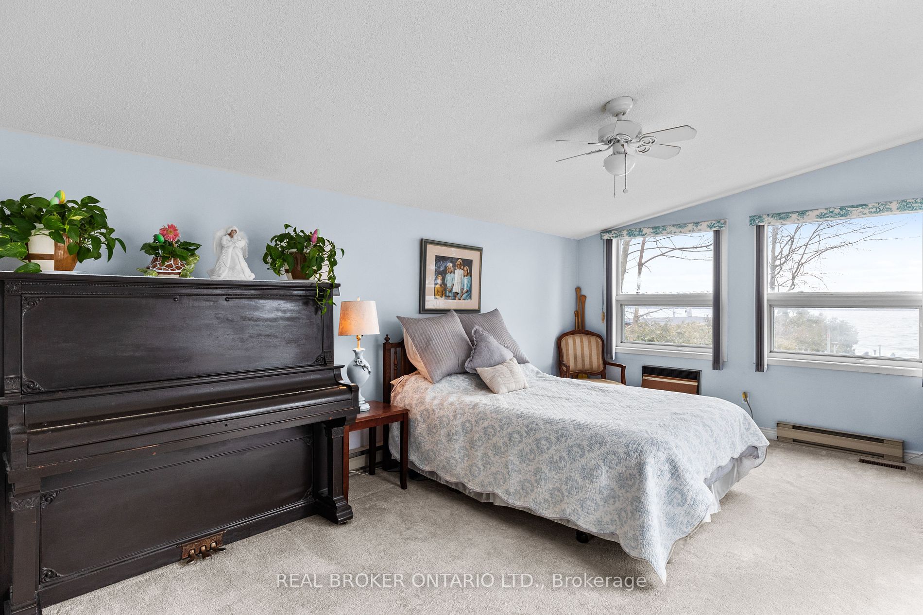 2817 Lakeside Dr