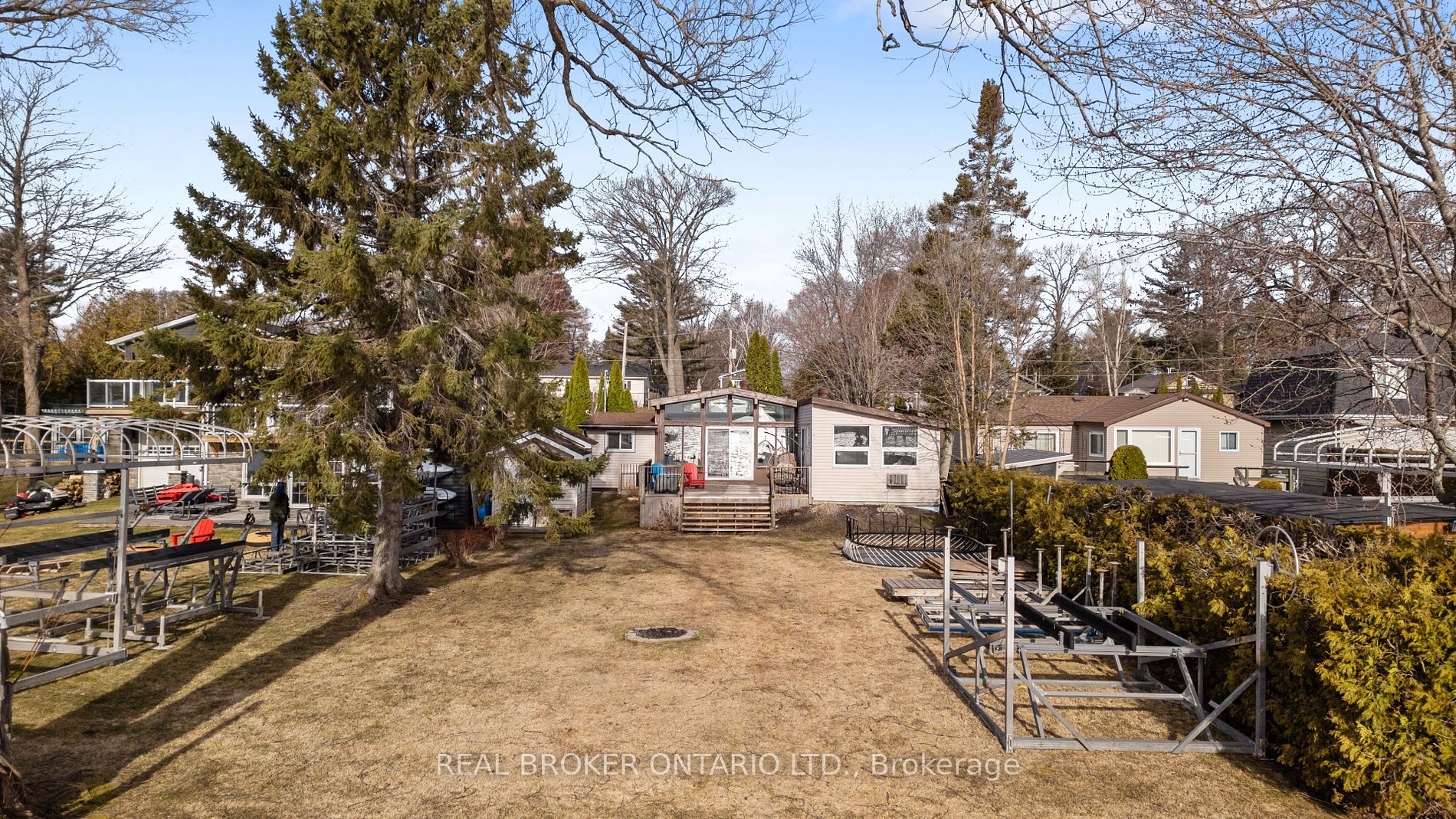 2817 Lakeside Dr