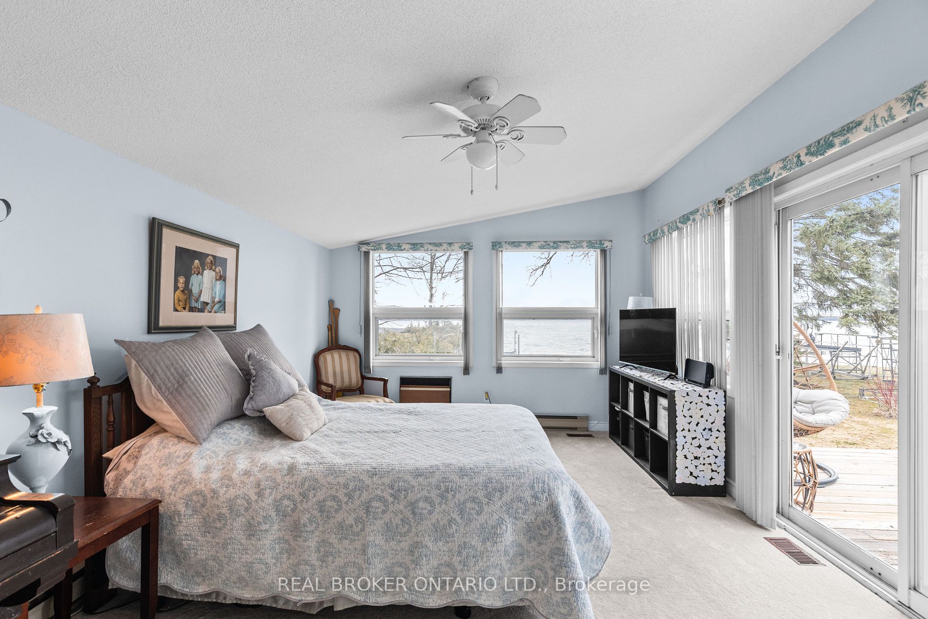 2817 Lakeside Dr