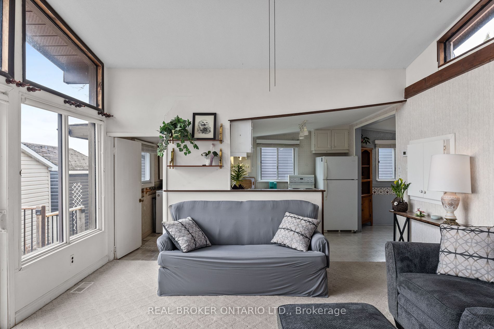 2817 Lakeside Dr