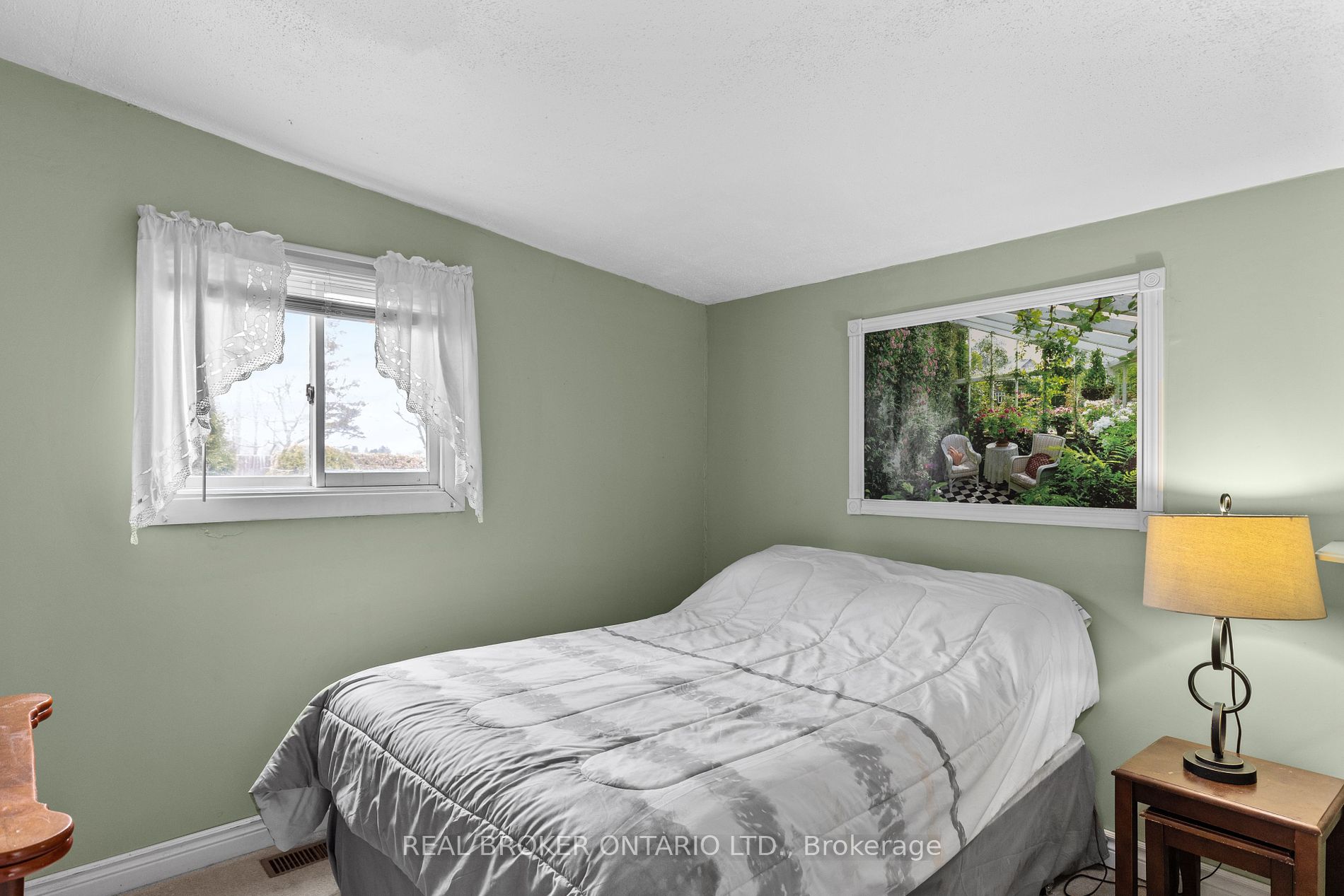 2817 Lakeside Dr