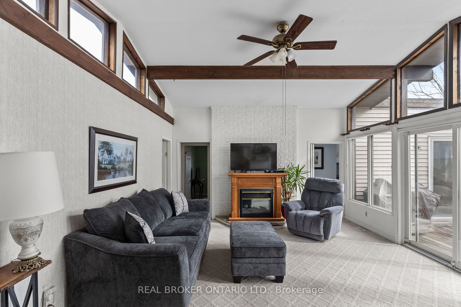 2817 Lakeside Dr