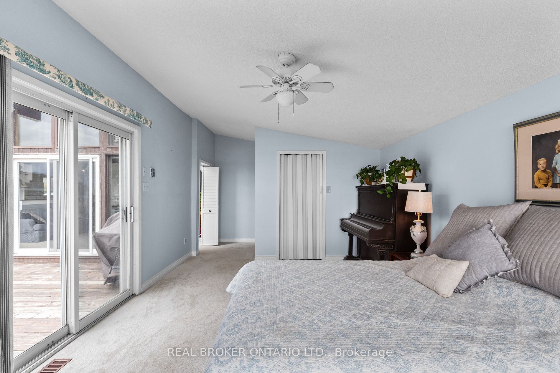 2817 Lakeside Dr