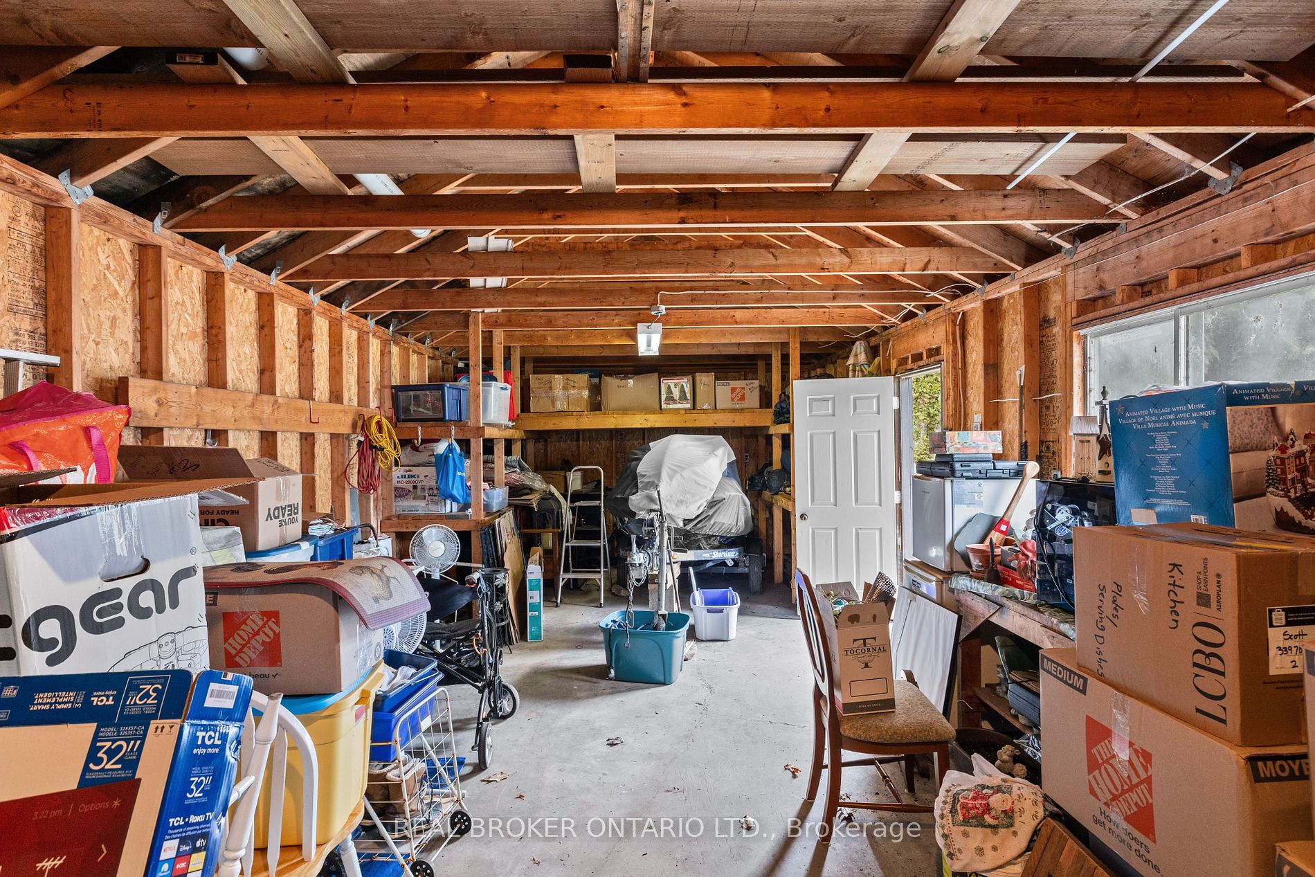 2817 Lakeside Dr